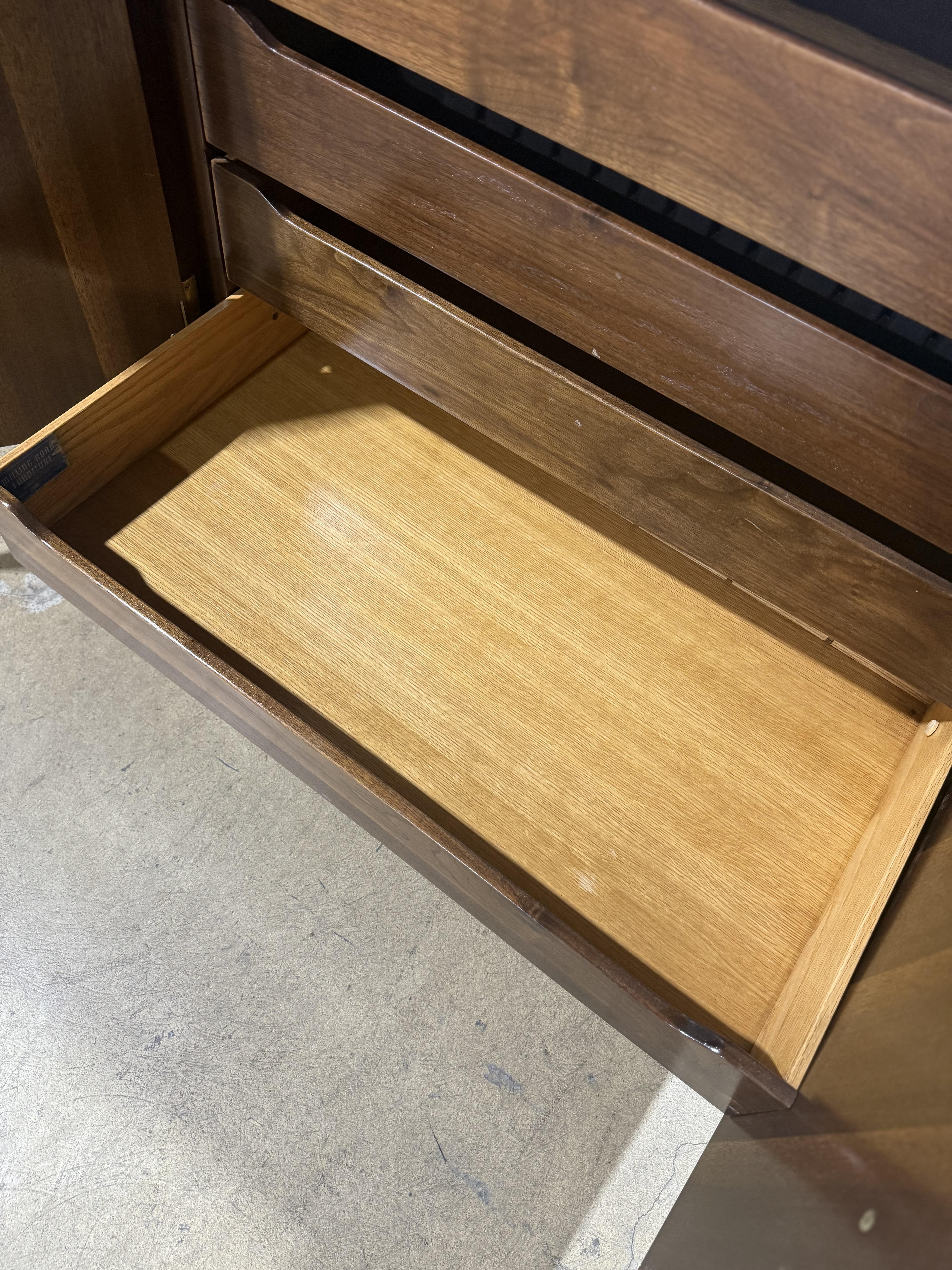 Baker Banded Walnut Credenza Server im Angebot 9