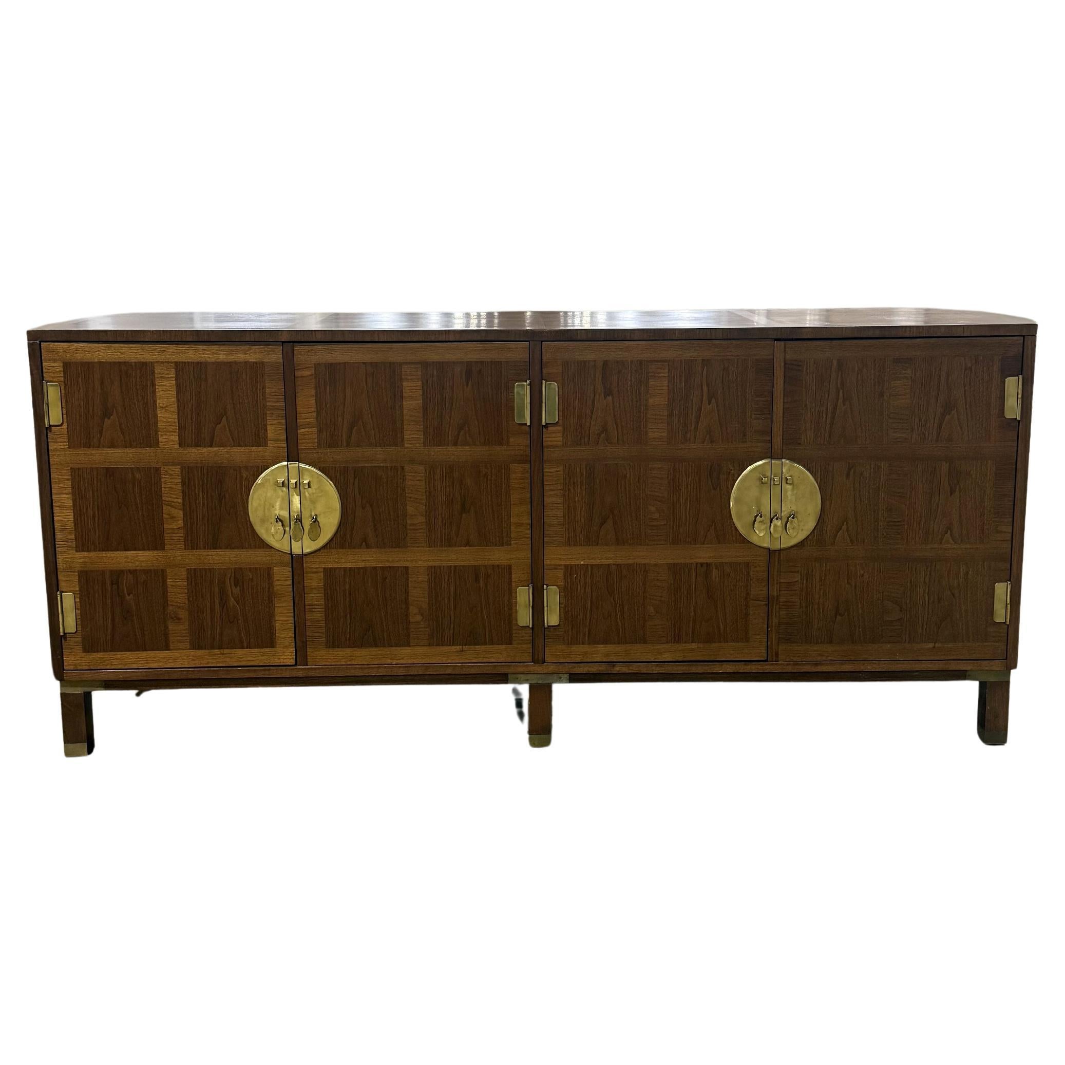 Baker Banded Walnut Credenza Server im Angebot
