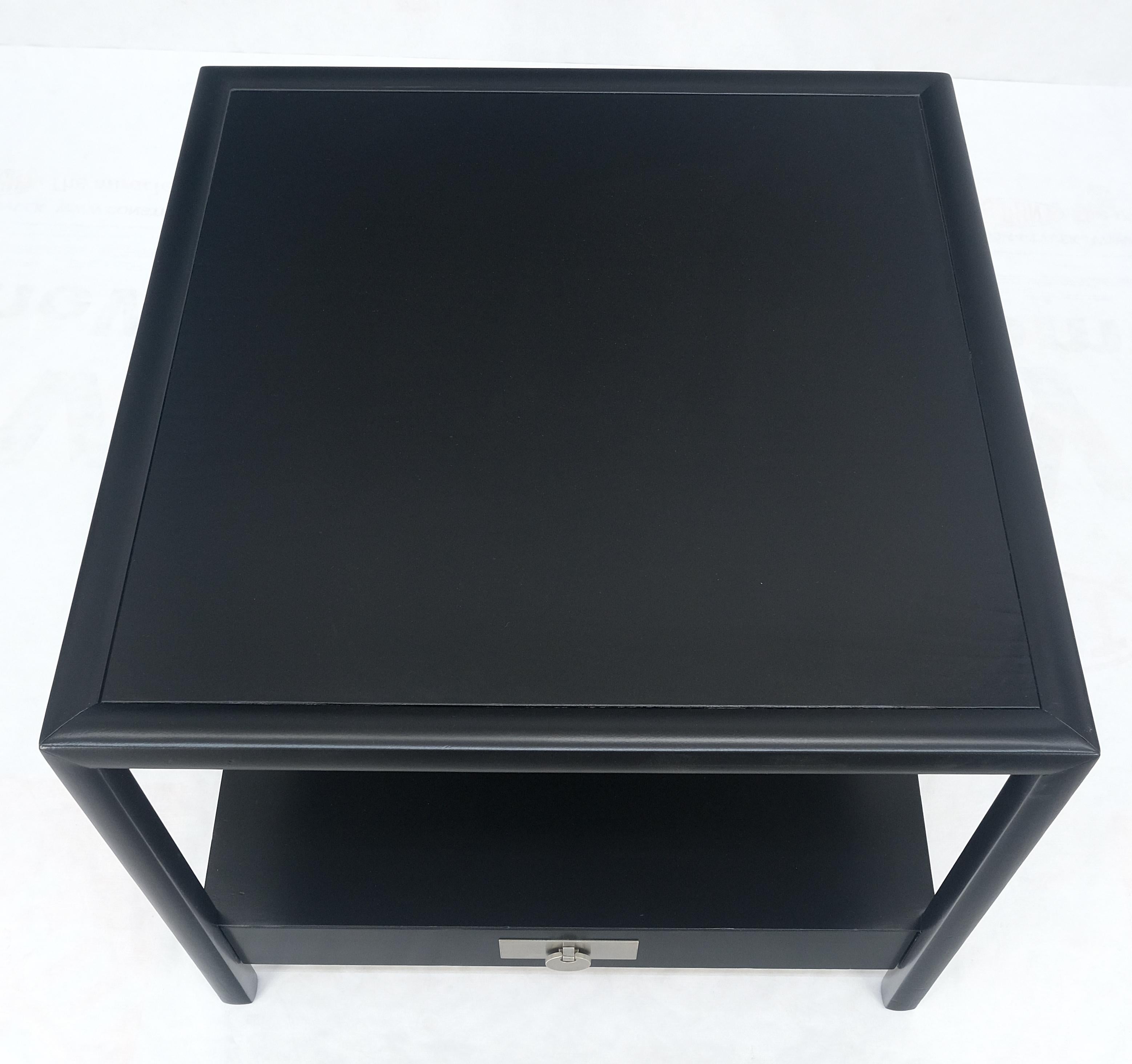 Américain Baker Black Lacquer One Drawer Two Tier Square Side End Table Night Stand MINT ! en vente