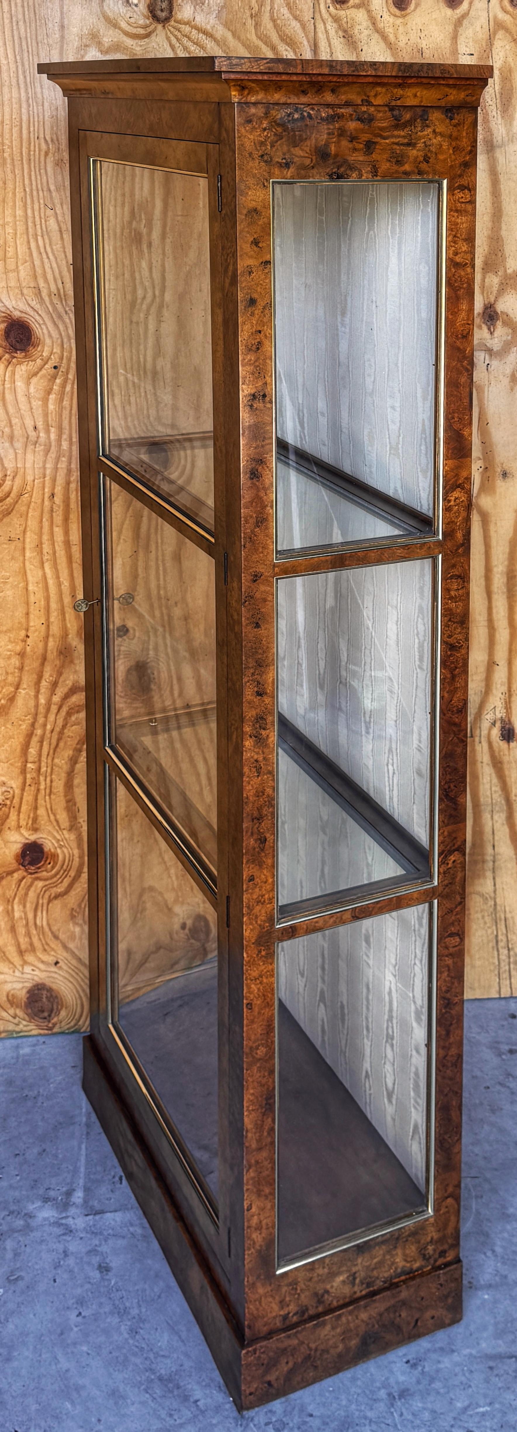 Baker Vitrine aus Wurzelholz und Glas, Sammlerausgabe im Angebot 5