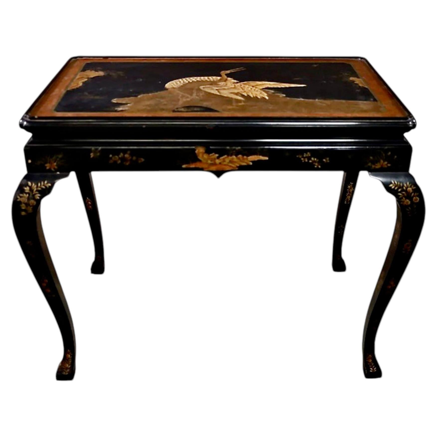 Tavolino laccato Baker Chinoiserie con dettagli dorati in vendita