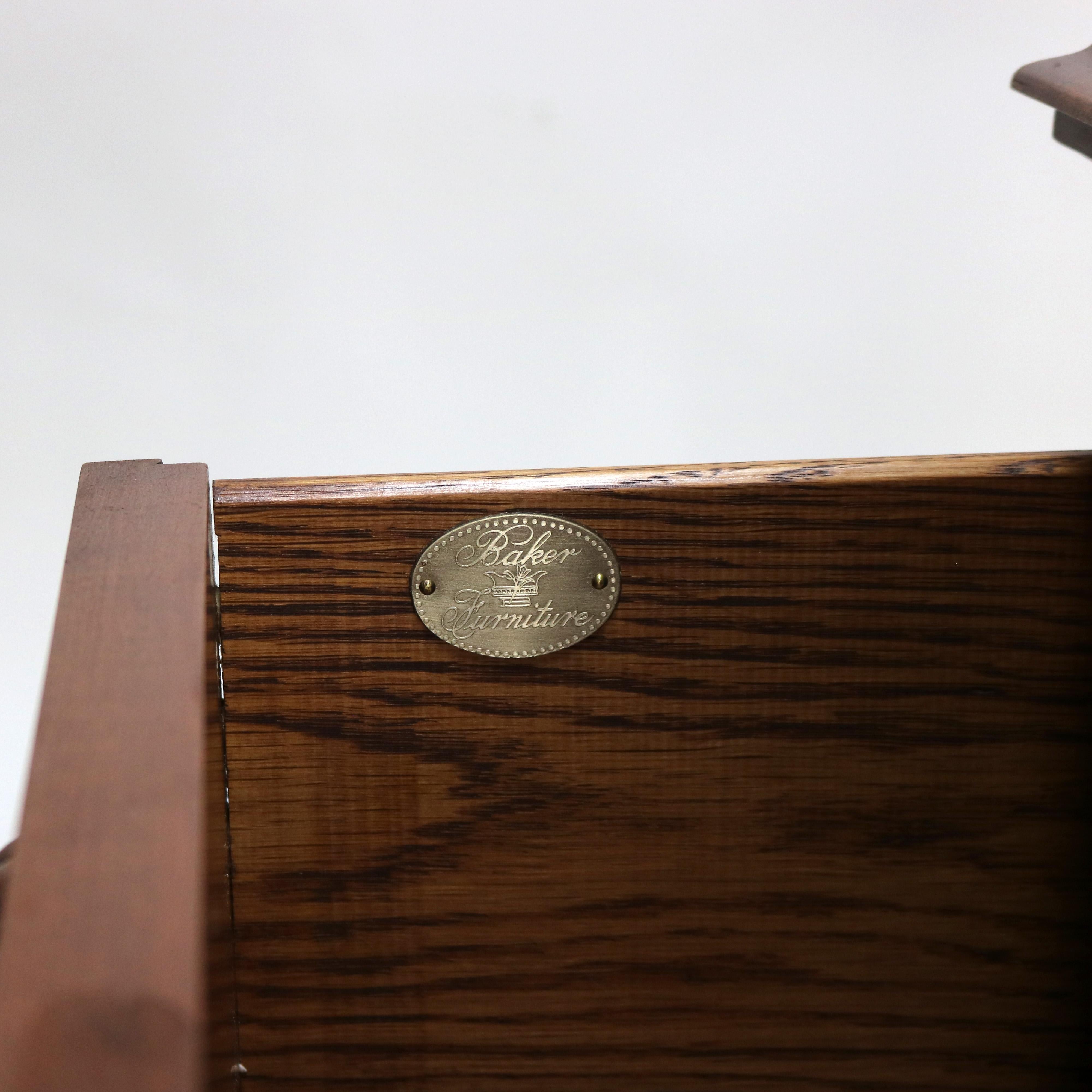 Commode à quatre tiroirs Chippendale sculptée en cerisier, 20e siècle en vente 6