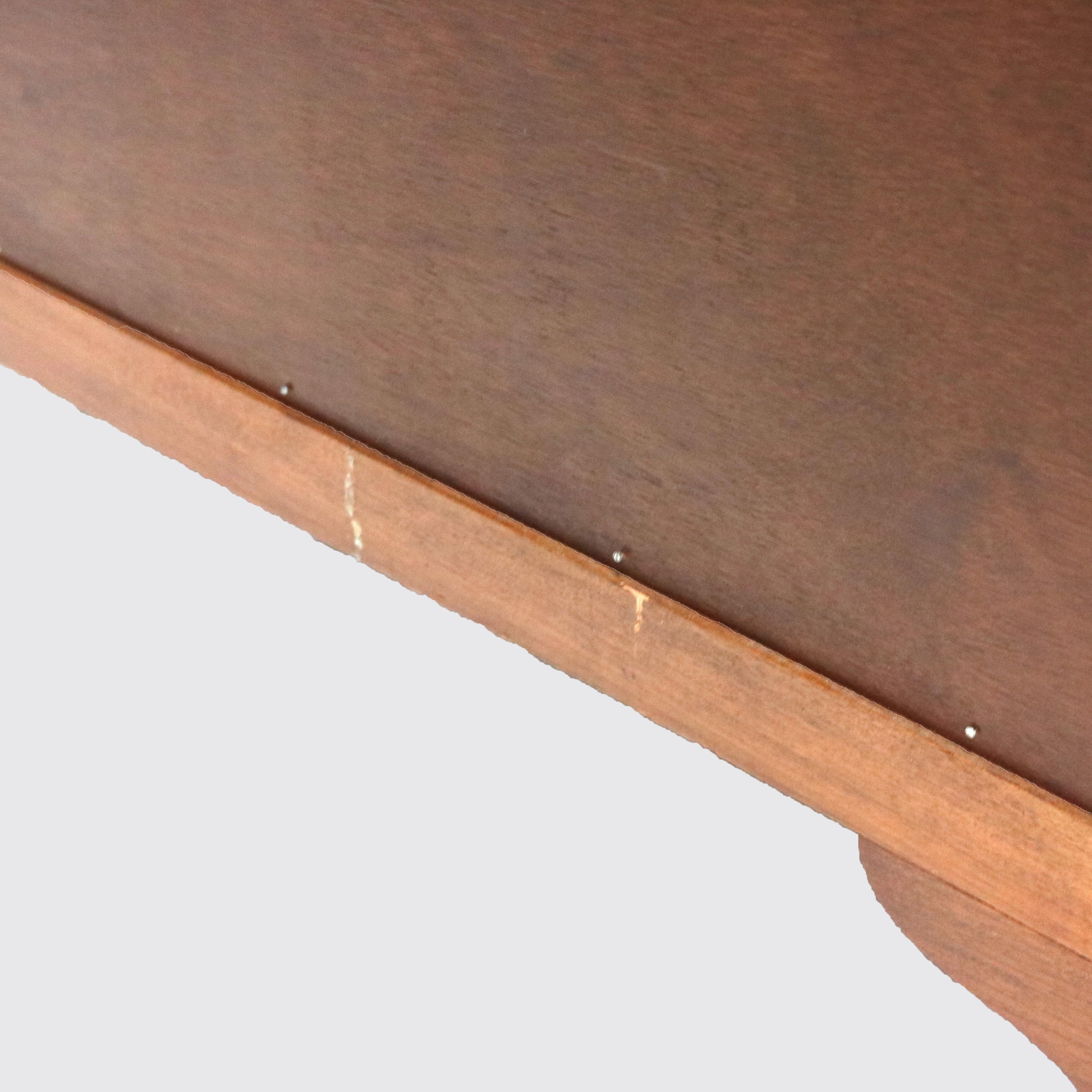 Commode à quatre tiroirs Chippendale sculptée en cerisier, 20e siècle en vente 13