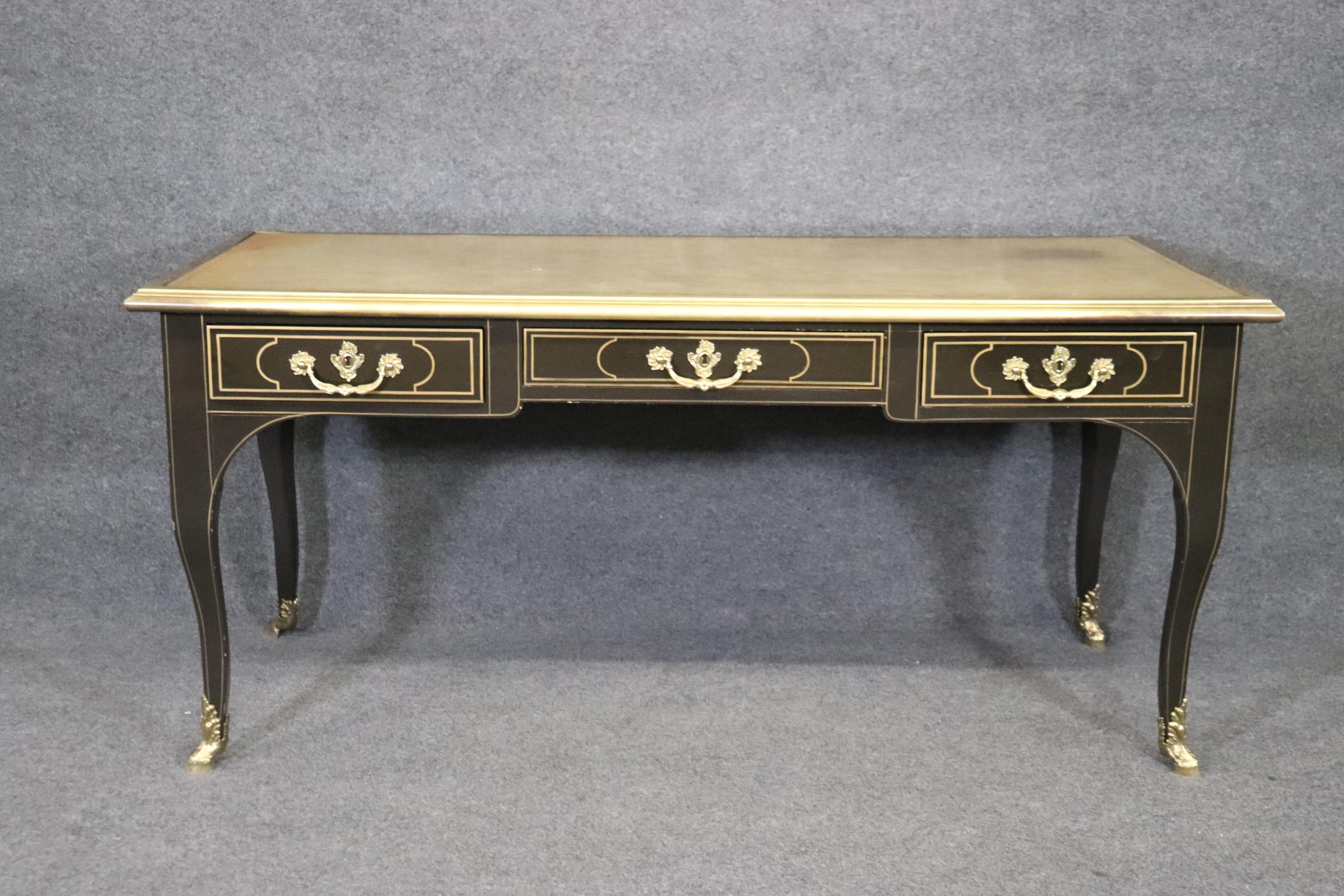 Baker Collector's Edition Brass Bound Leather Top Louis XV Bureau Plat In Good Condition For Sale In Swedesboro, NJ