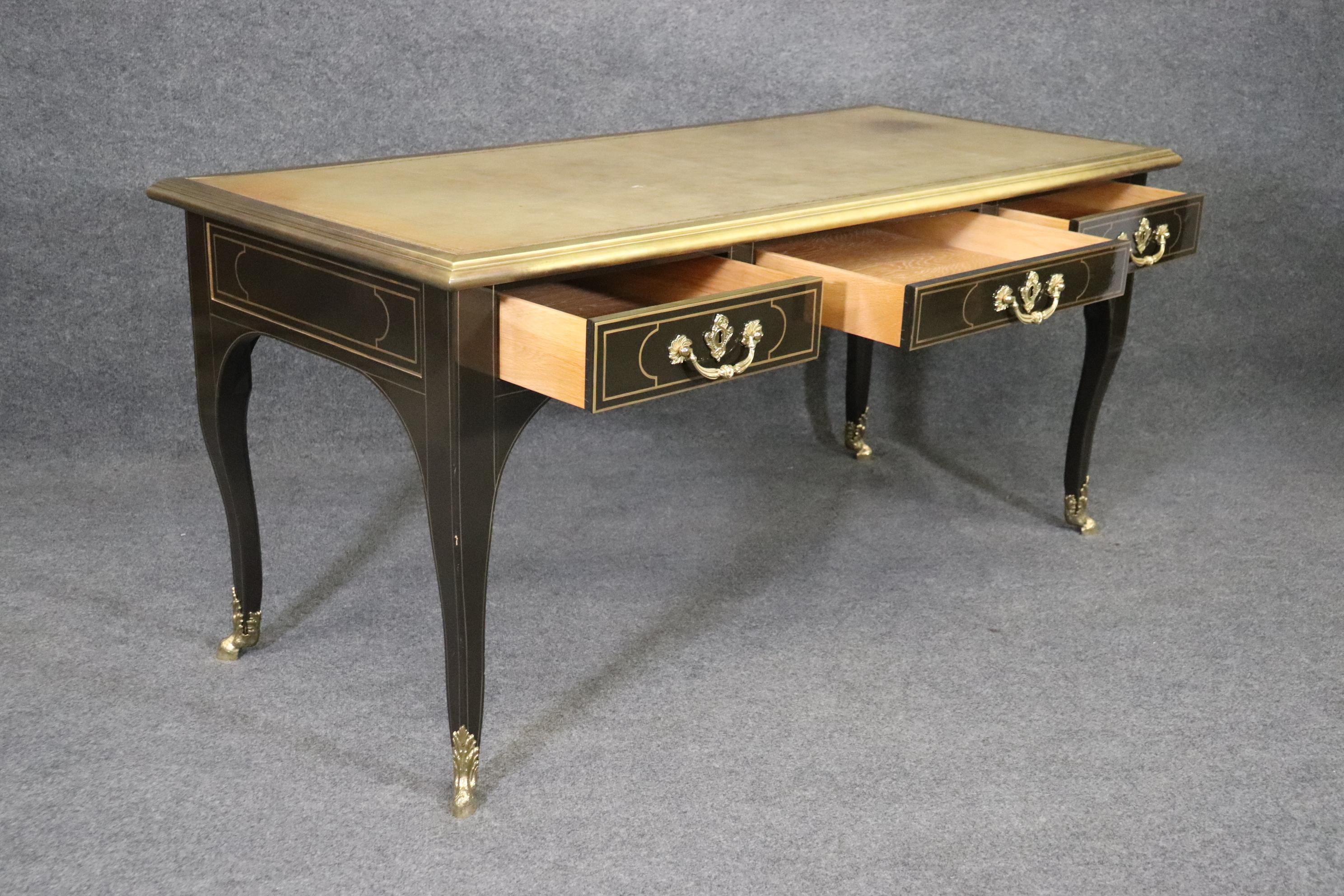 Baker Collector's Edition Messing gebundene Lederplatte Louis XV Bureau Plat (Bronze) im Angebot