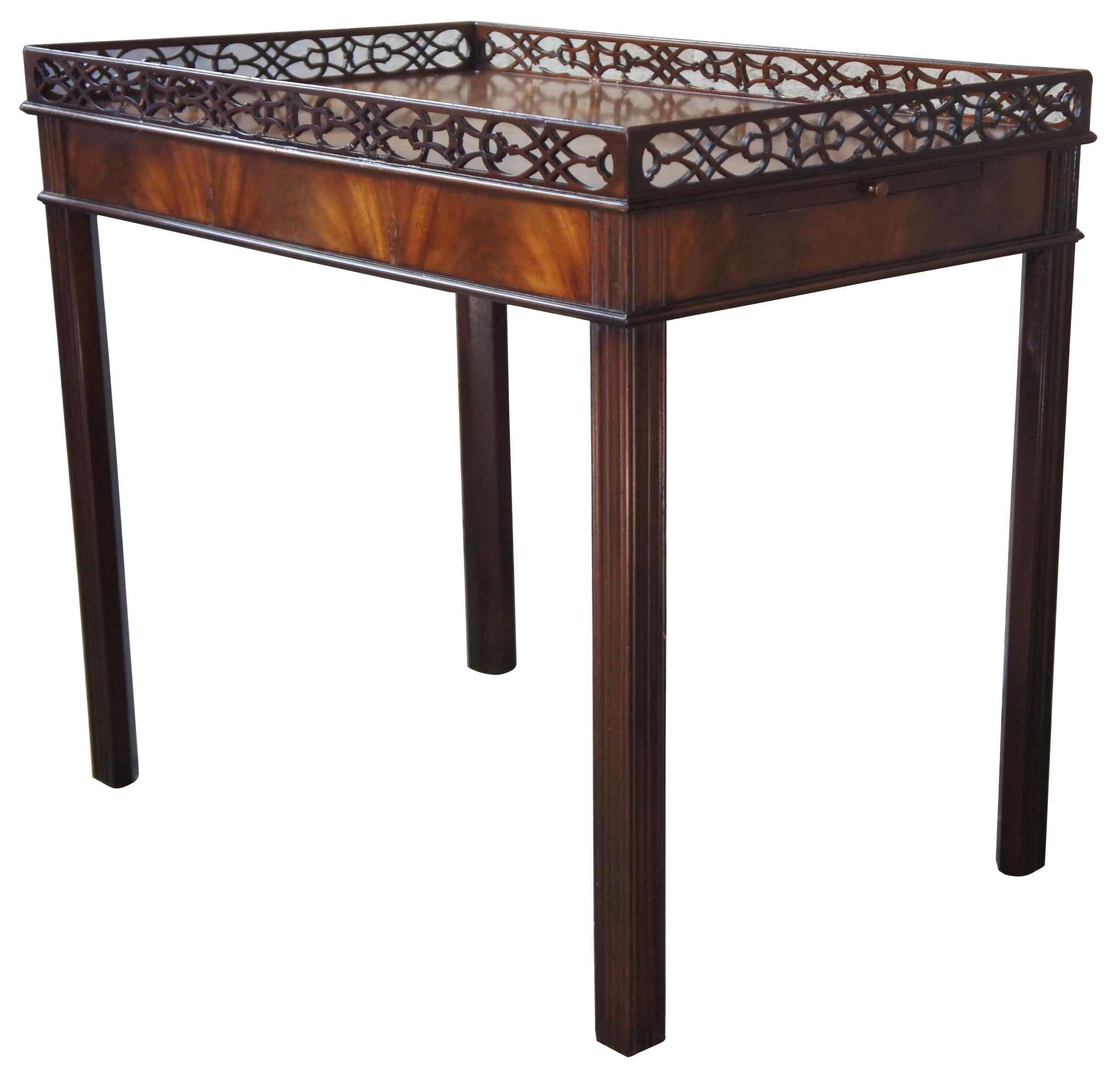 Baker Collectors Edition Chippendale Style Mahogany Tea Tray Table Parlor Accent In Good Condition In Dayton, OH