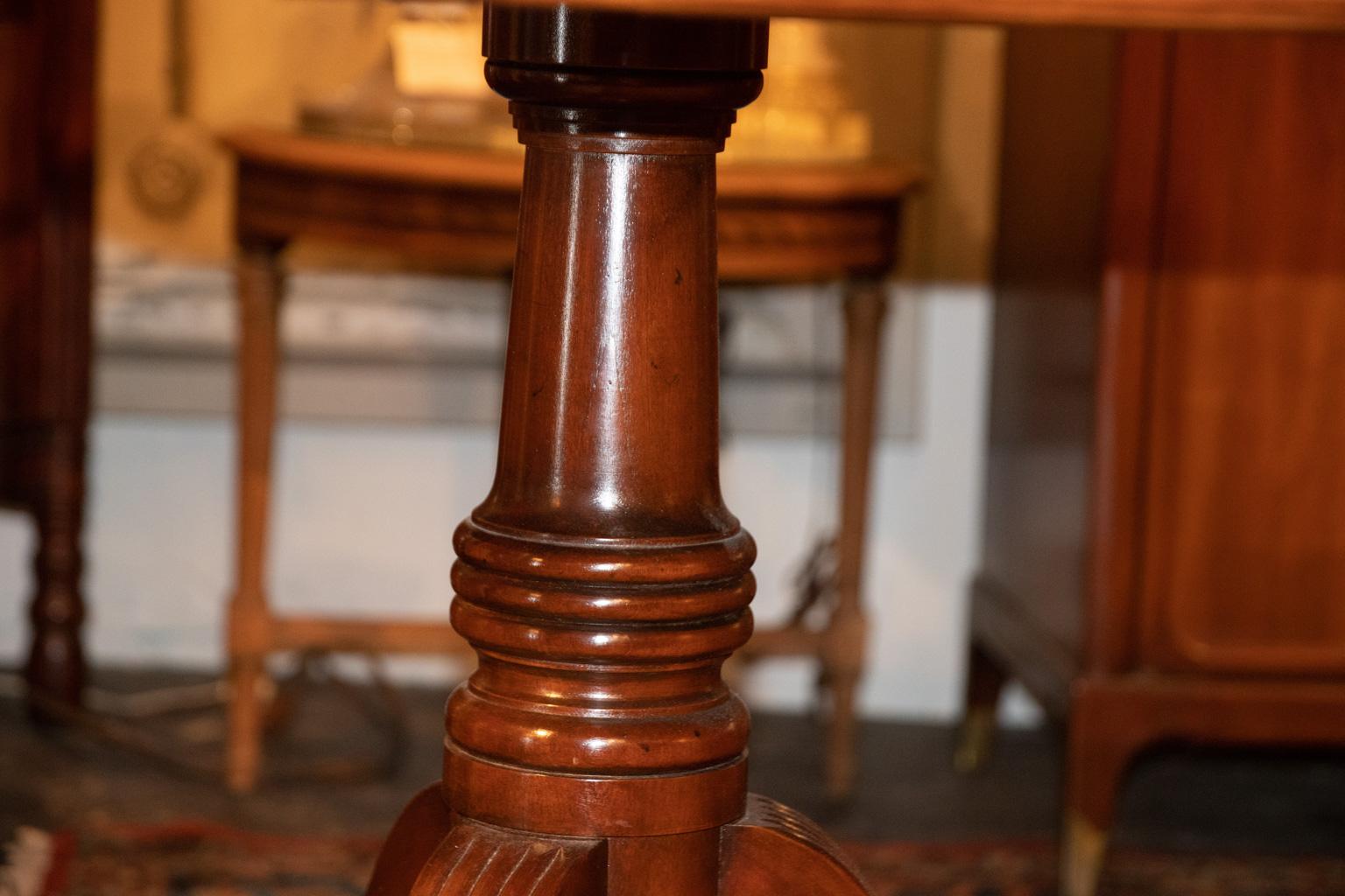 Double pedestal base dining table in mahogany by Baker with satinwood banding, line inlay, and reeded edge, circa 1980s. The additional leaves measure 3x18