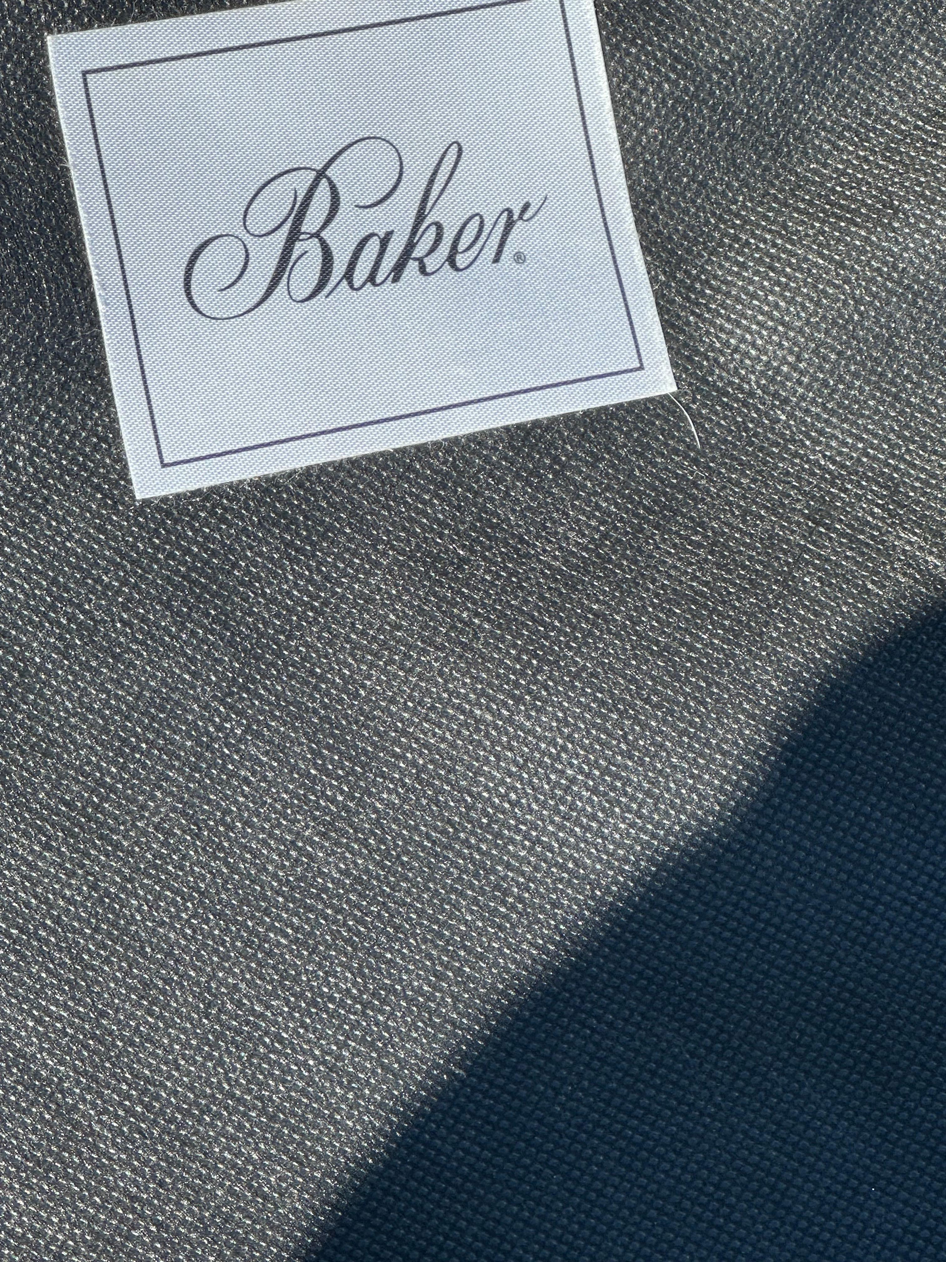 Baker Mesa de centro otomana París de cuero crema con clavos y ruedas en venta 9
