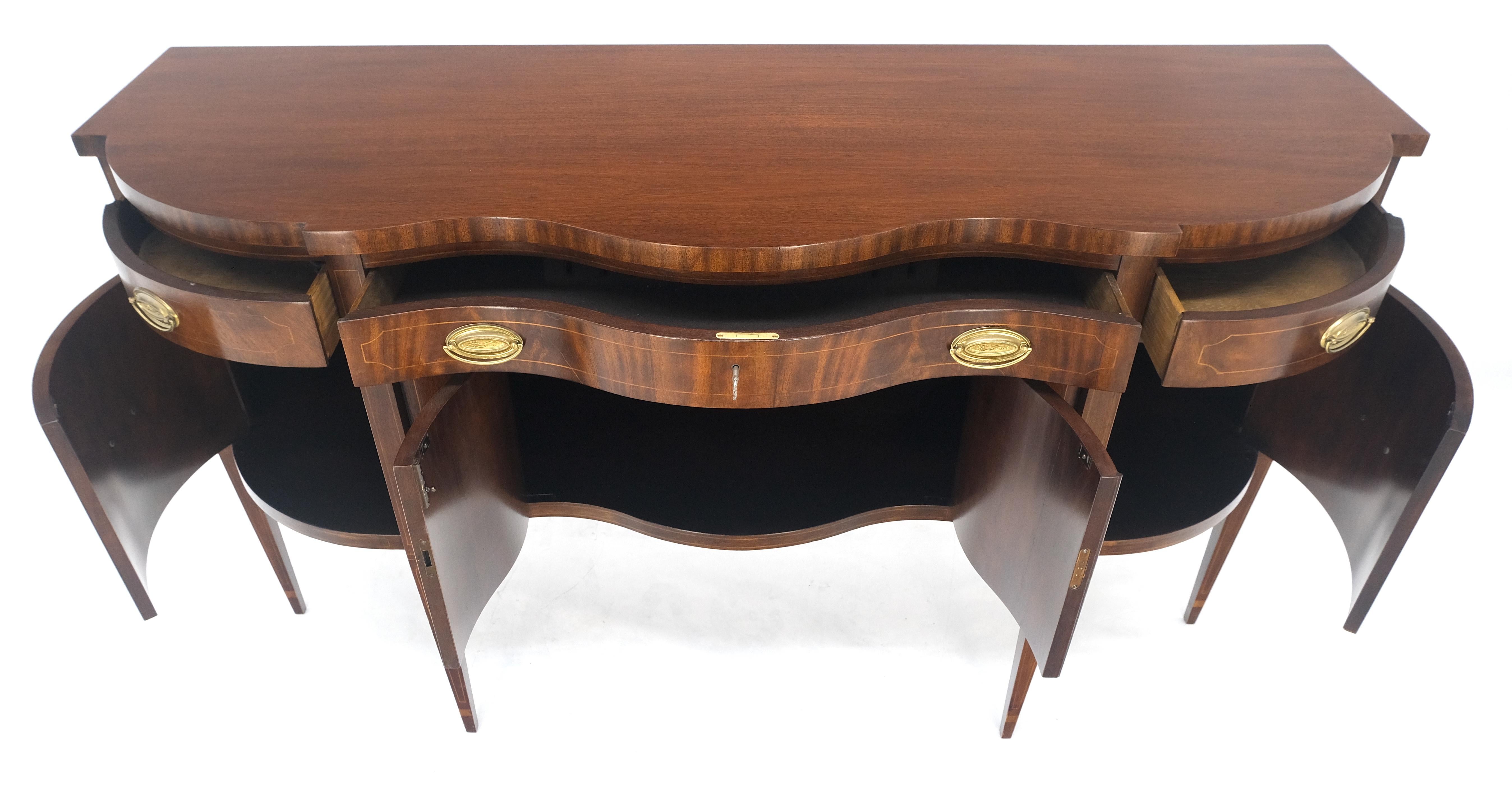 Baker Crotch Mahogany Serpentine Front Federal Sideboard Credenza Cabinet MINT In Excellent Condition For Sale In Rockaway, NJ