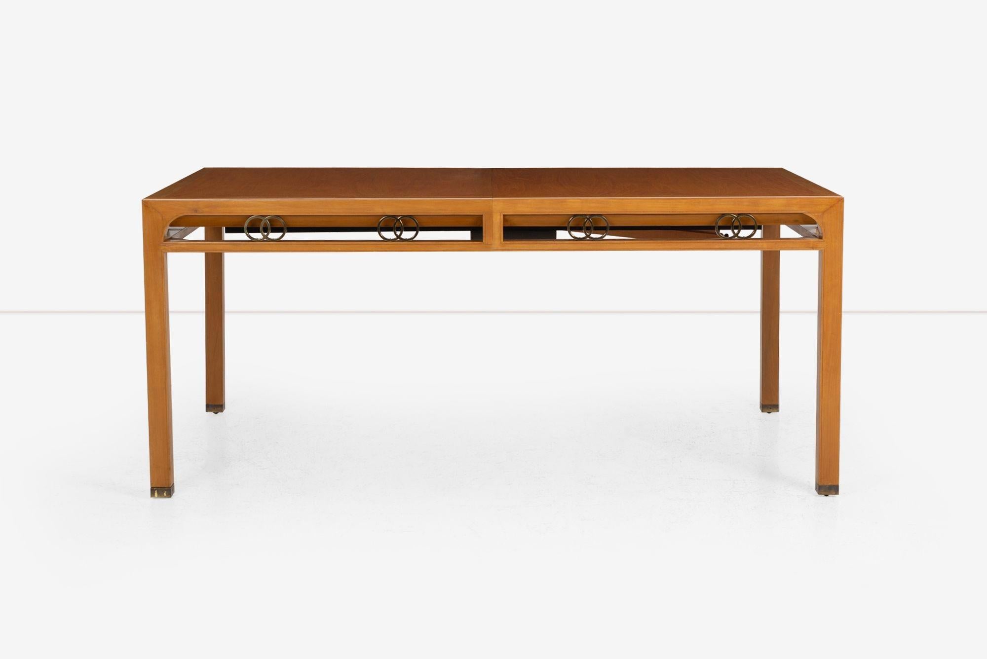 Table à manger extensible Baker (1965)
Caractéristiques : Quatre feuilles de 18