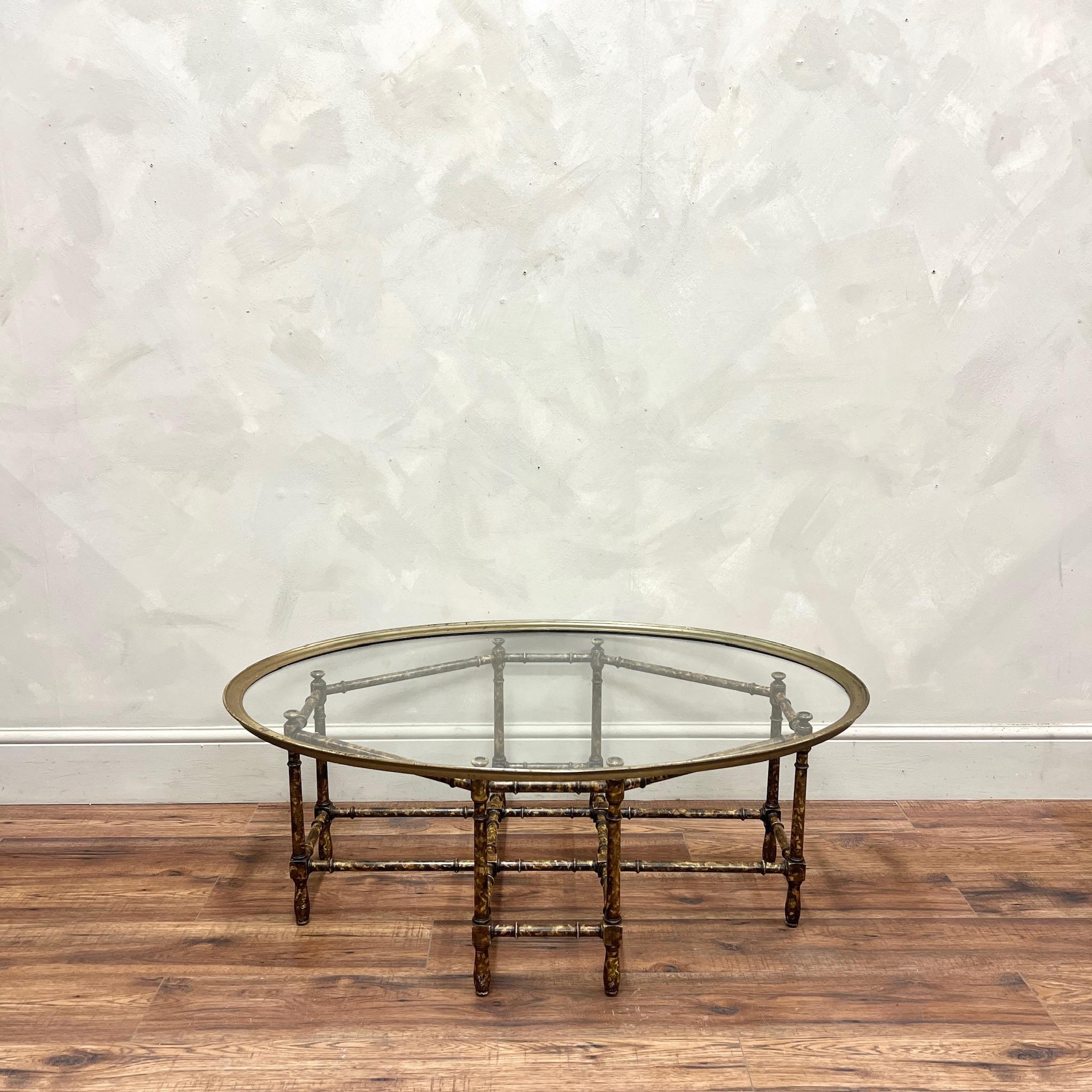 Faux bamboo, brass and glass oval coffee table.
By USA brand 'Baker'
Circa 1980.
 

Height 41cm
Width 112.5cm
Depth 77cm

Please message if any further info or photos are required 

We are happy to work with you with your choice of shipping 
or we
