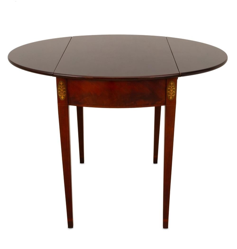 Table Pembroke en acajou incrusté de style Feder de Baker Bon état - En vente à Astoria, NY