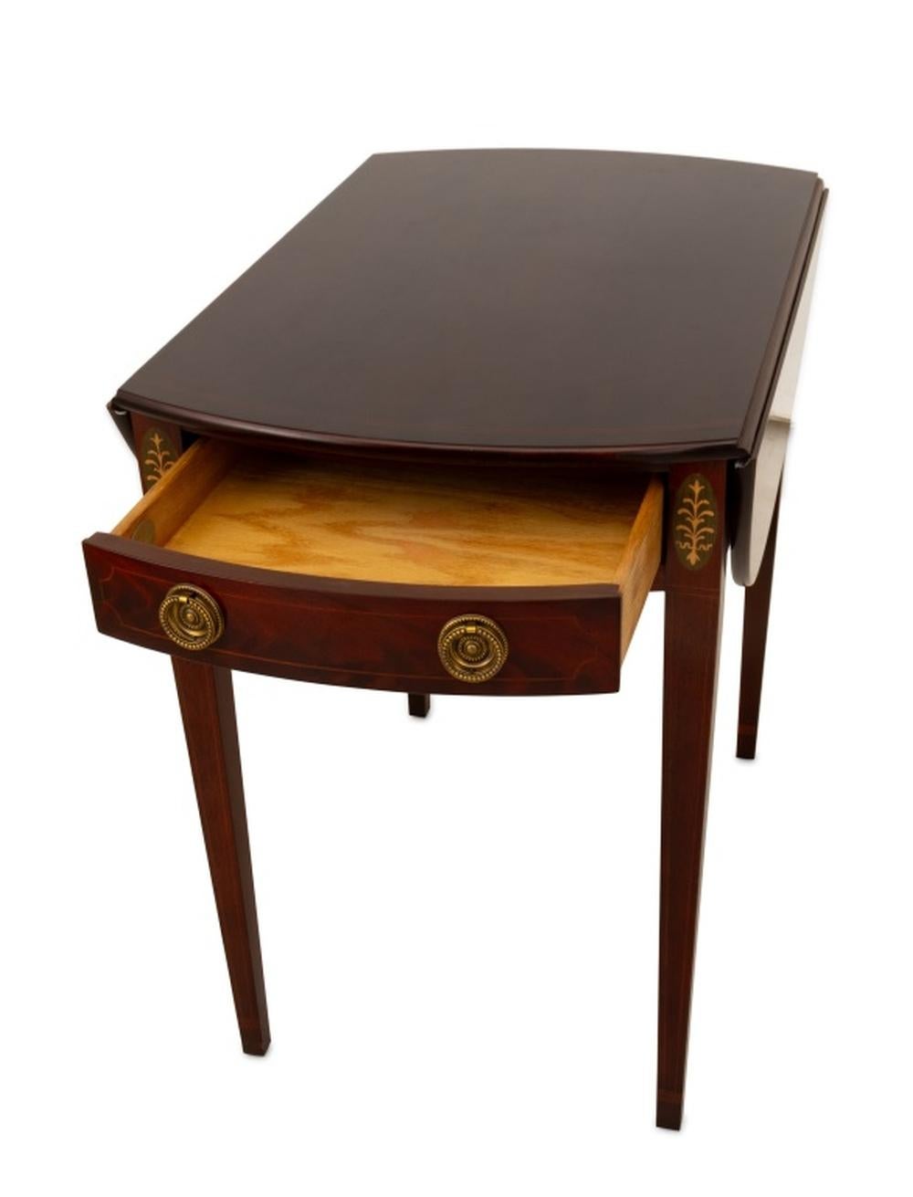 Table Pembroke en acajou incrusté de style Feder de Baker en vente 2
