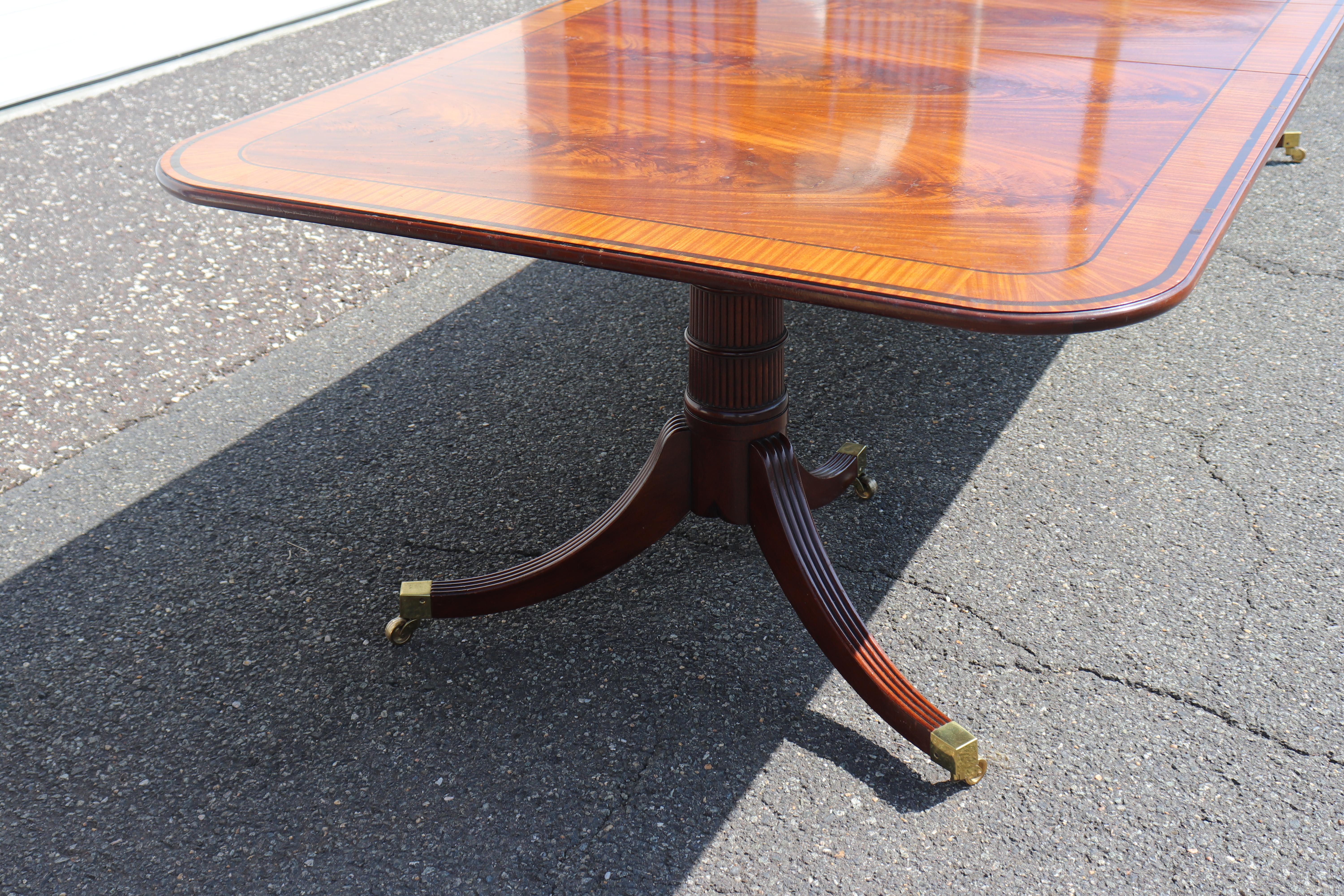 American Baker Flame Mahogany Stately Homes England and Scotland Collection Dining Table For Sale
