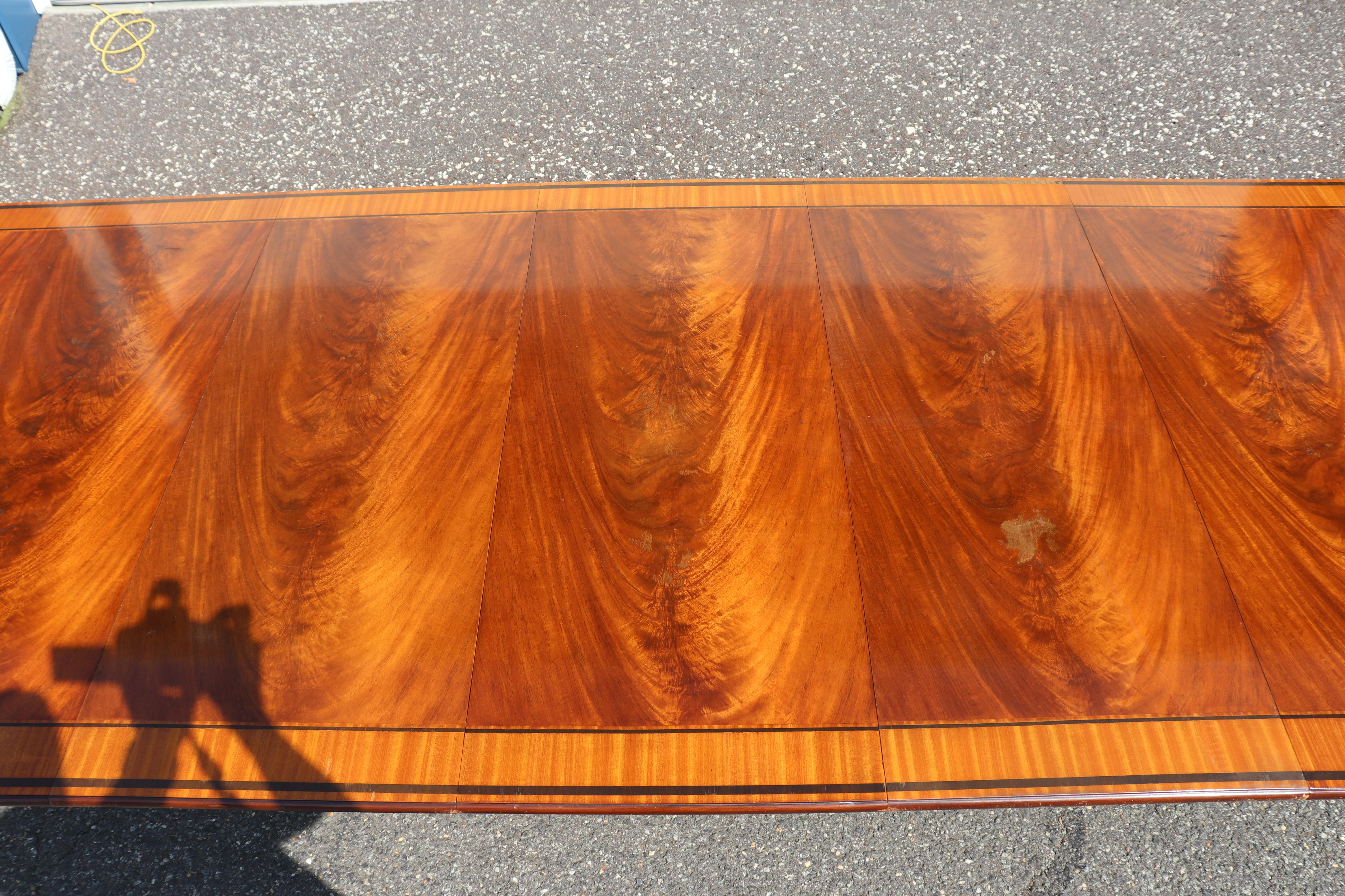 Baker Flame Mahogany Stately Homes England and Scotland Collection Dining Table For Sale 1