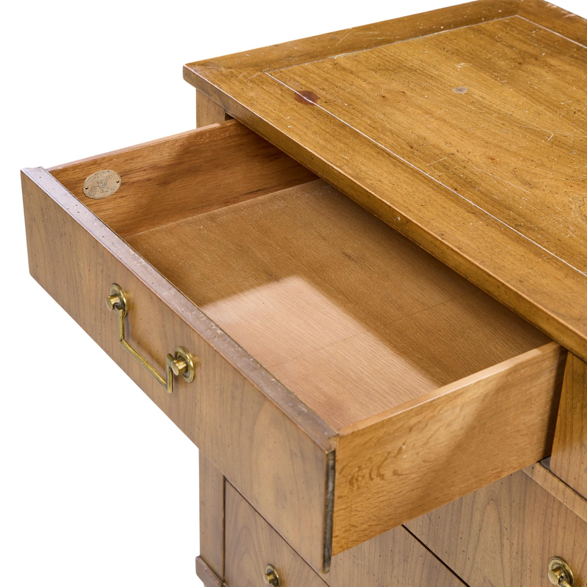 Cassettiera lunga Baker in ciliegio francese in stile Regency a 10 cassetti - Coppia in vendita 3