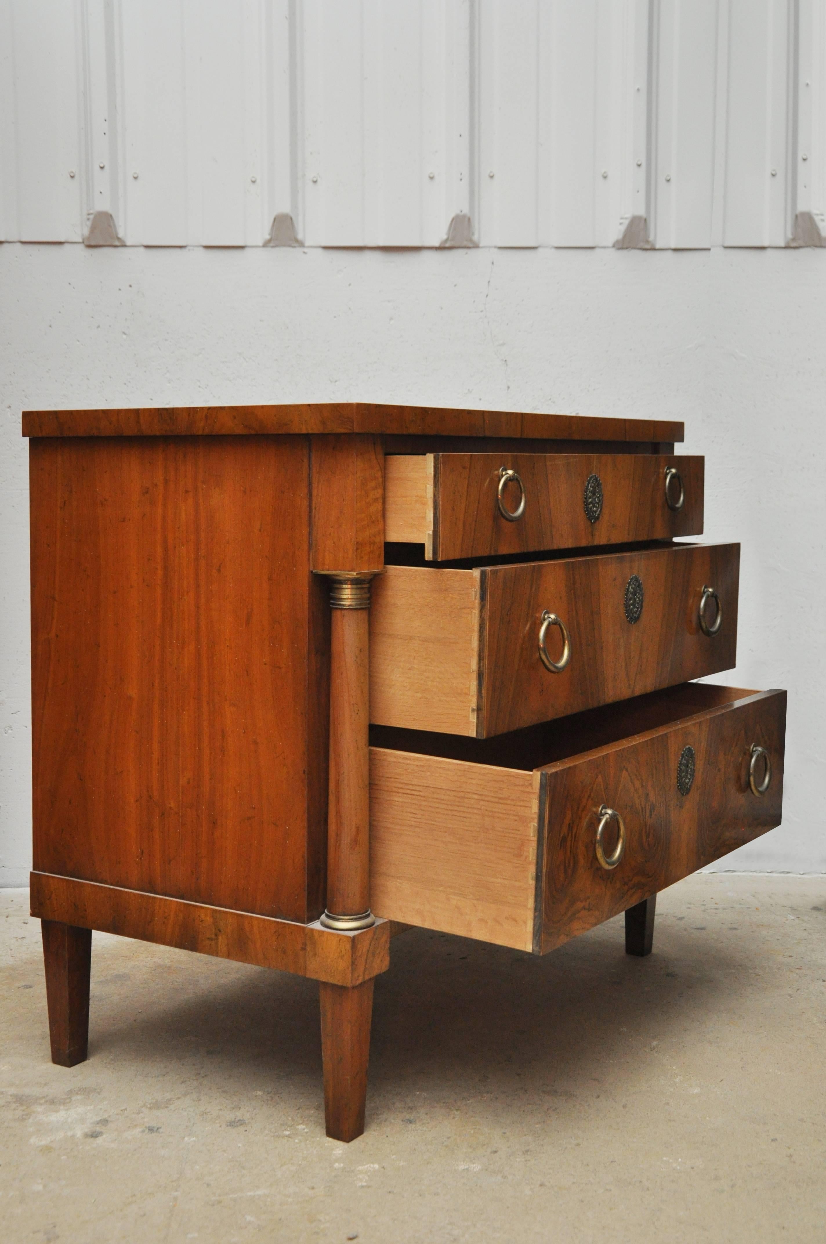 Baker French Empire Neoclassic Chest (Holz)