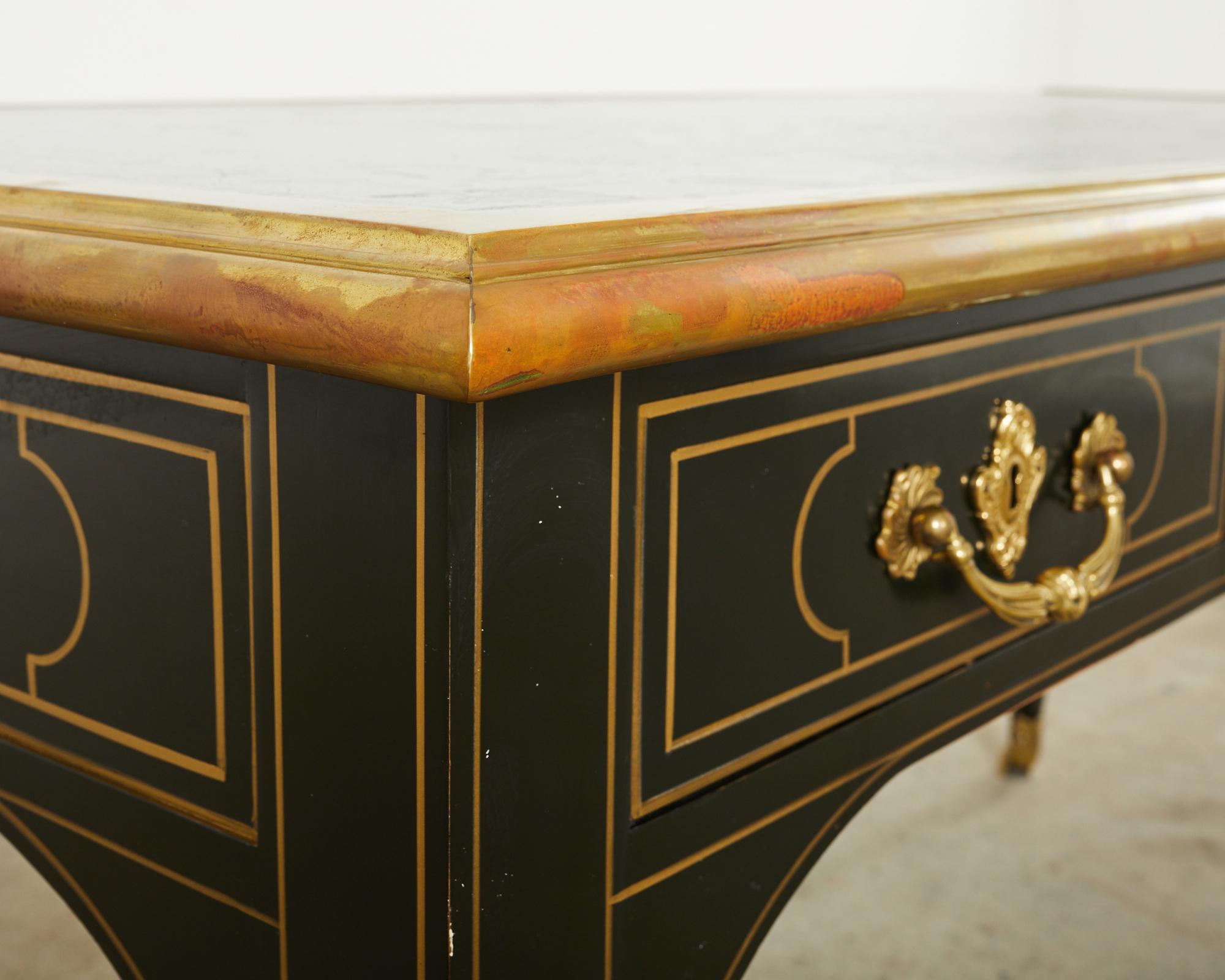 Lackierter Schreibtisch im französischen Louis-XV-Stil von Baker im Angebot 11