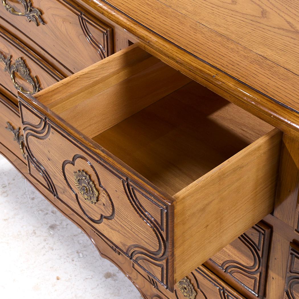 Baker French Louis XV Style Oak and Burlwood Bombe Chest Lowboy Dresser For Sale 1
