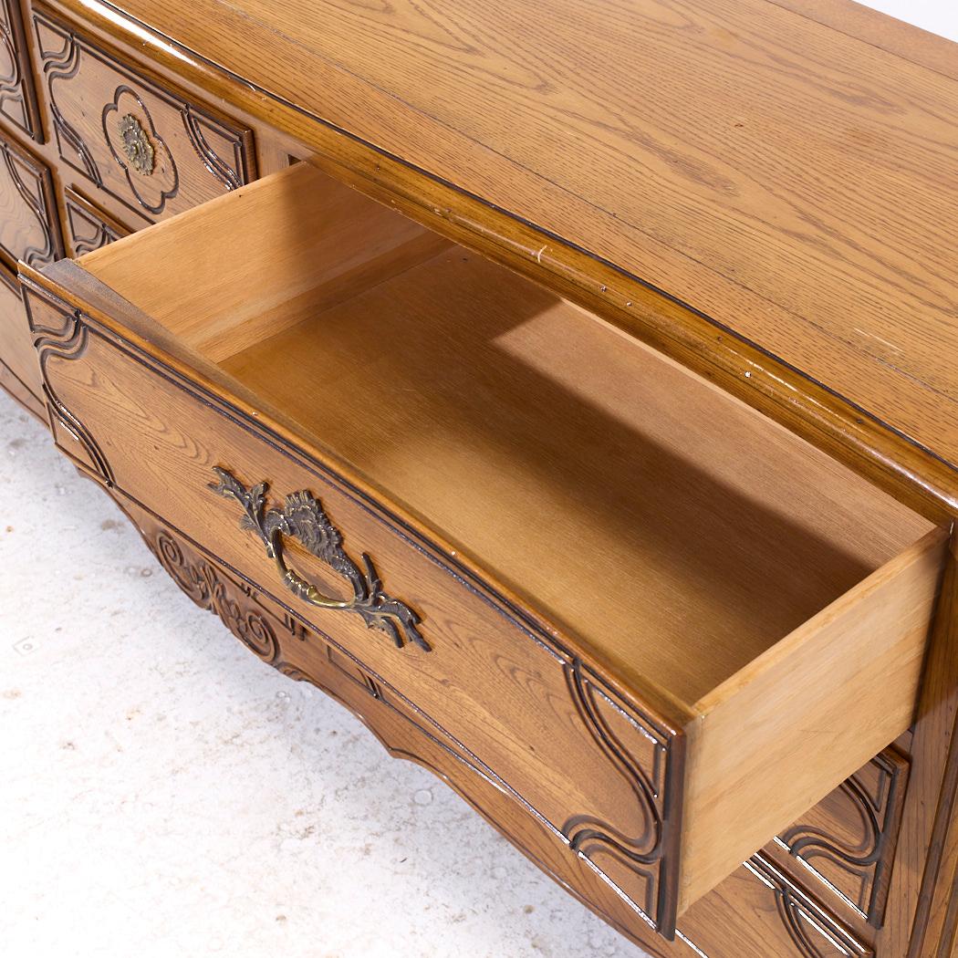 Baker French Louis XV Style Oak and Burlwood Bombe Chest Lowboy Dresser For Sale 2