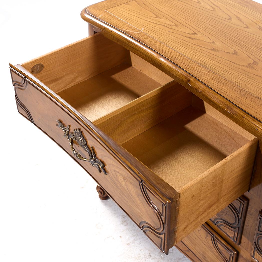 Baker French Louis XV Style Oak and Burlwood Bombe Chest Lowboy Dresser For Sale 3