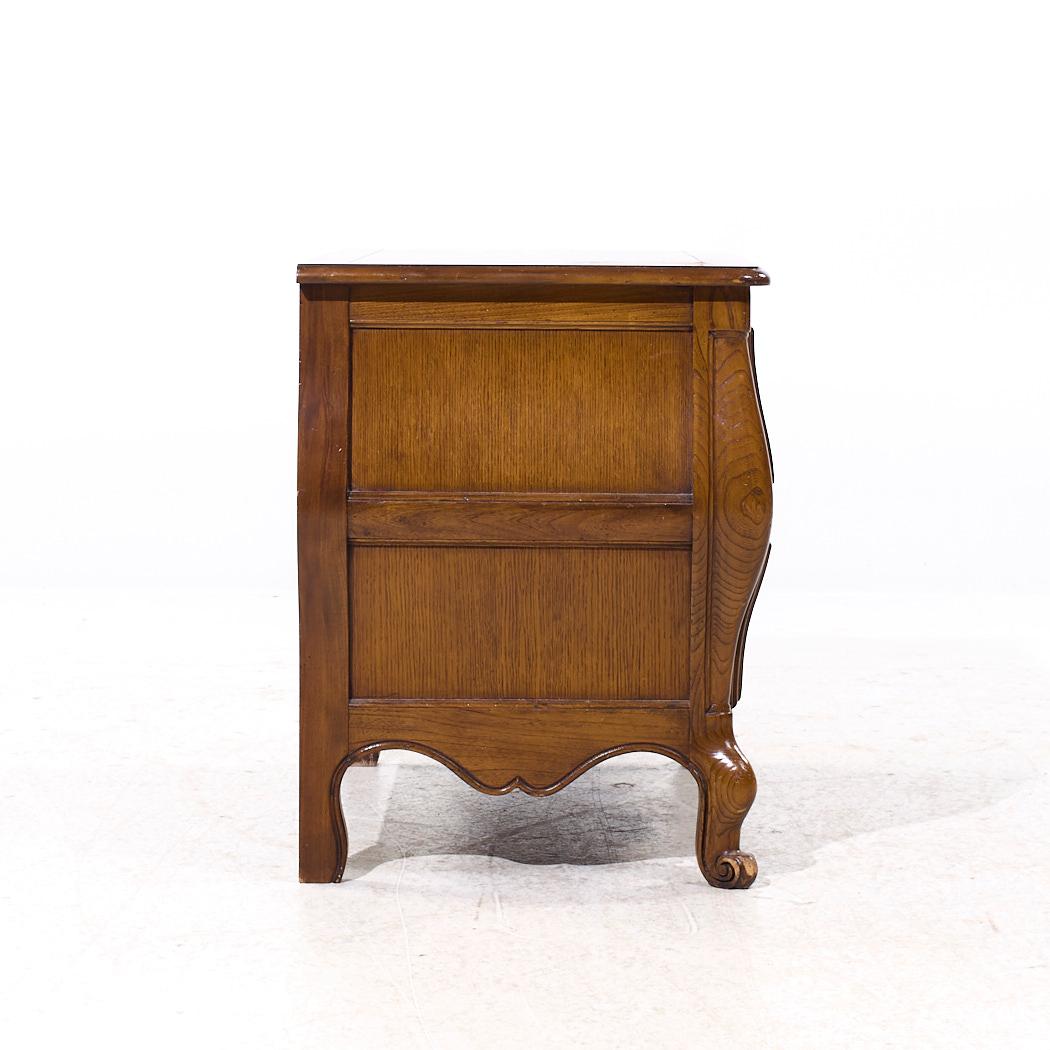 Baker French Louis XV Style Oak and Burlwood Bombe Chest Nightstands - Pair For Sale 1