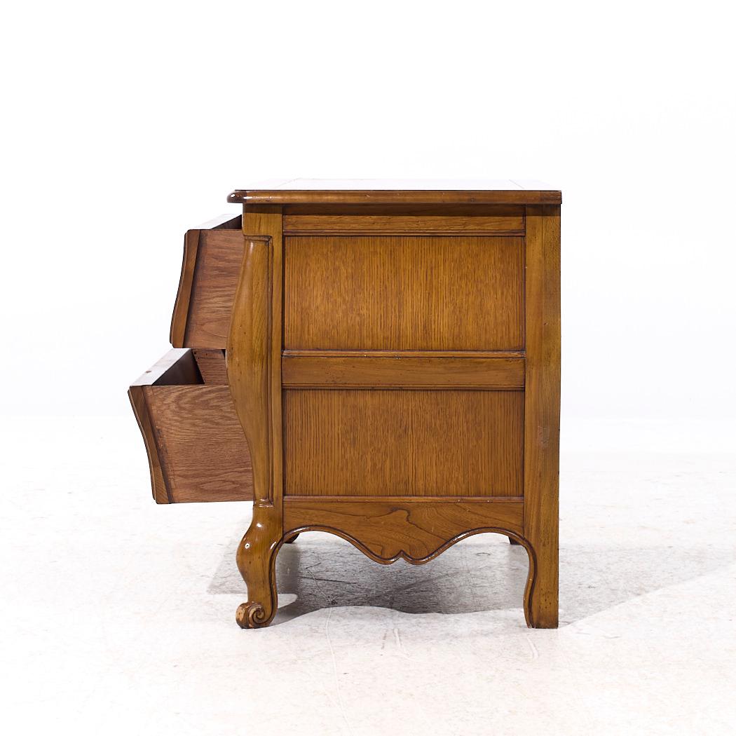 Baker French Louis XV Style Oak and Burlwood Bombe Chest Nightstands - Pair For Sale 2
