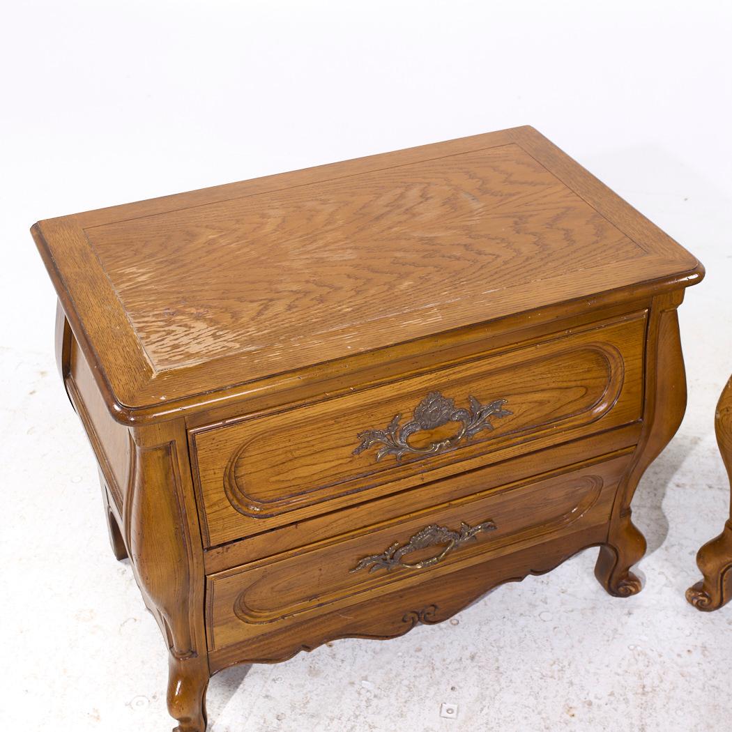 Baker French Louis XV Style Oak and Burlwood Bombe Chest Nightstands - Pair For Sale 3