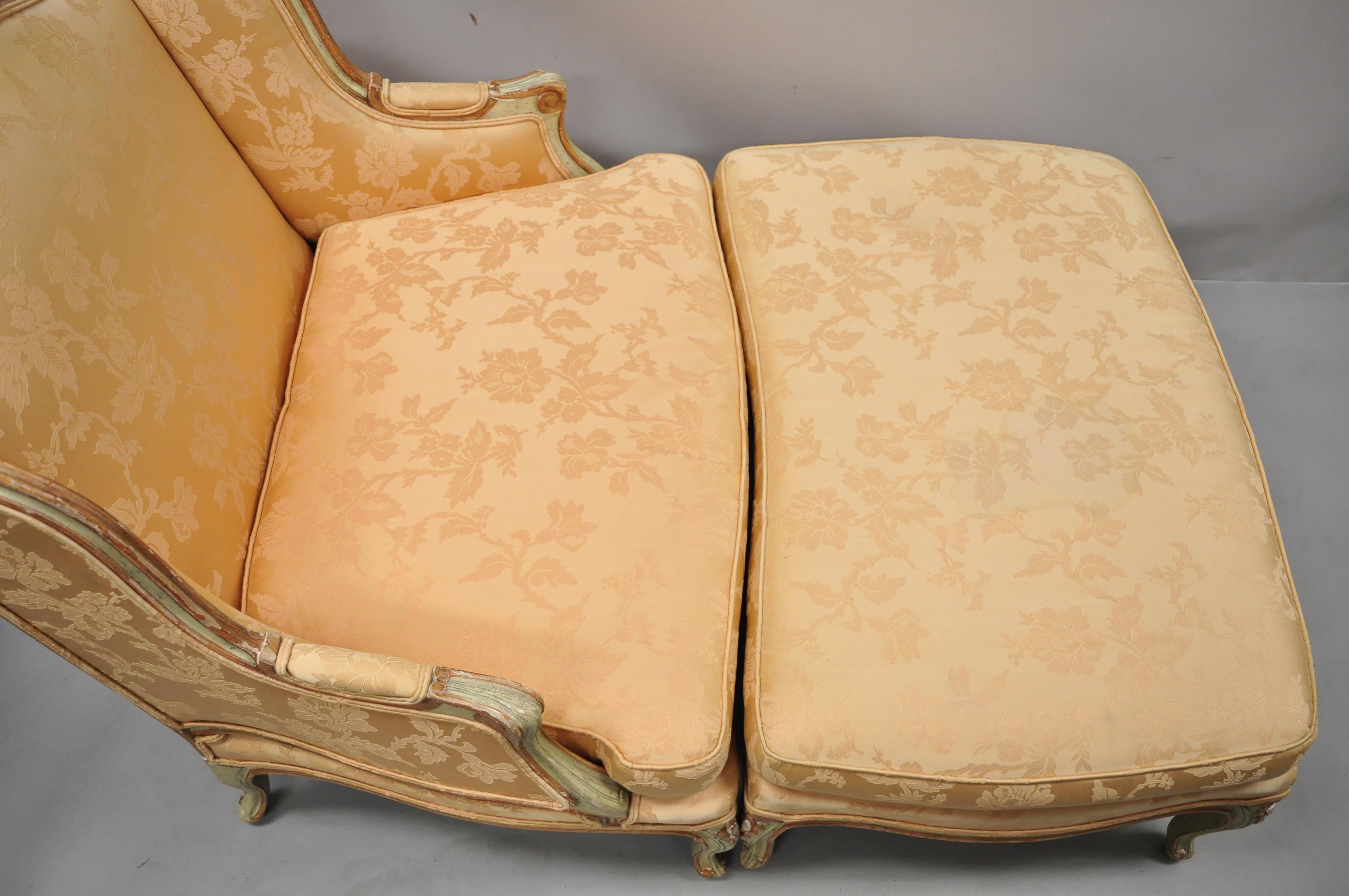 Baker French Louis XV Style Painted Wide Wingback Bergere Settee and Ottoman In Good Condition For Sale In Philadelphia, PA