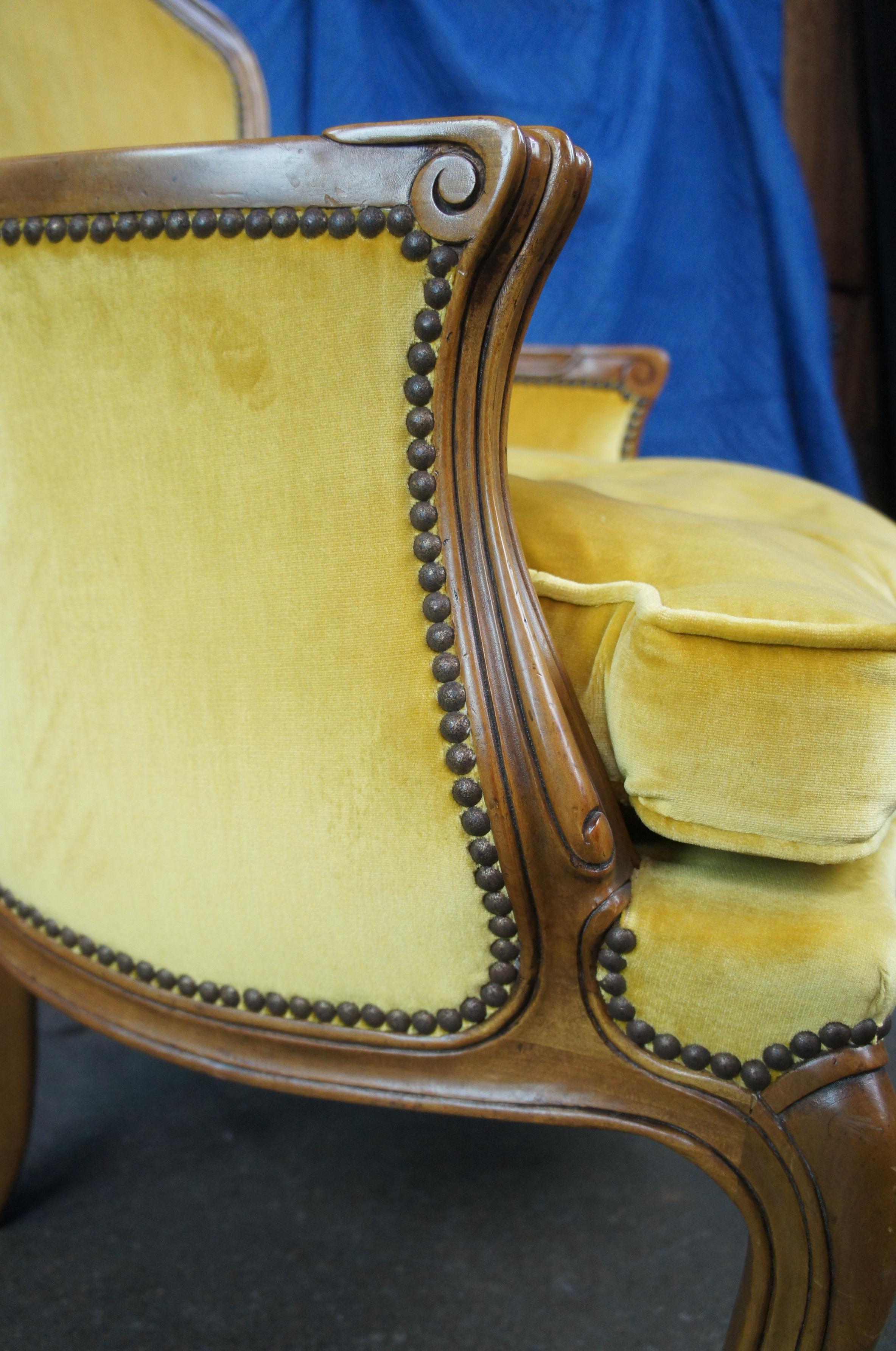 Baker French Louis XV Walnut Serpentine Bergere Club Lounge Arm Chairs Velvet 7
