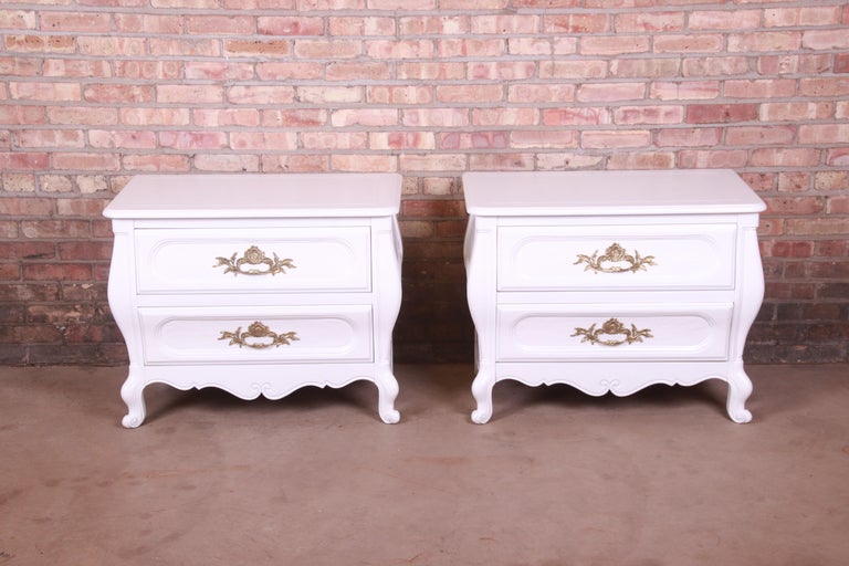 An exceptional pair of French Provincial Louis XV style bedside chests

By Baker Furniture

USA, late 20th century

White lacquered walnut, with original brass hardware.

Measures: 32