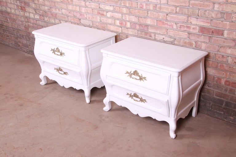 Baker French Provincial Louis XV White Lacquered Nightstands, Newly Refinished In Good Condition For Sale In South Bend, IN