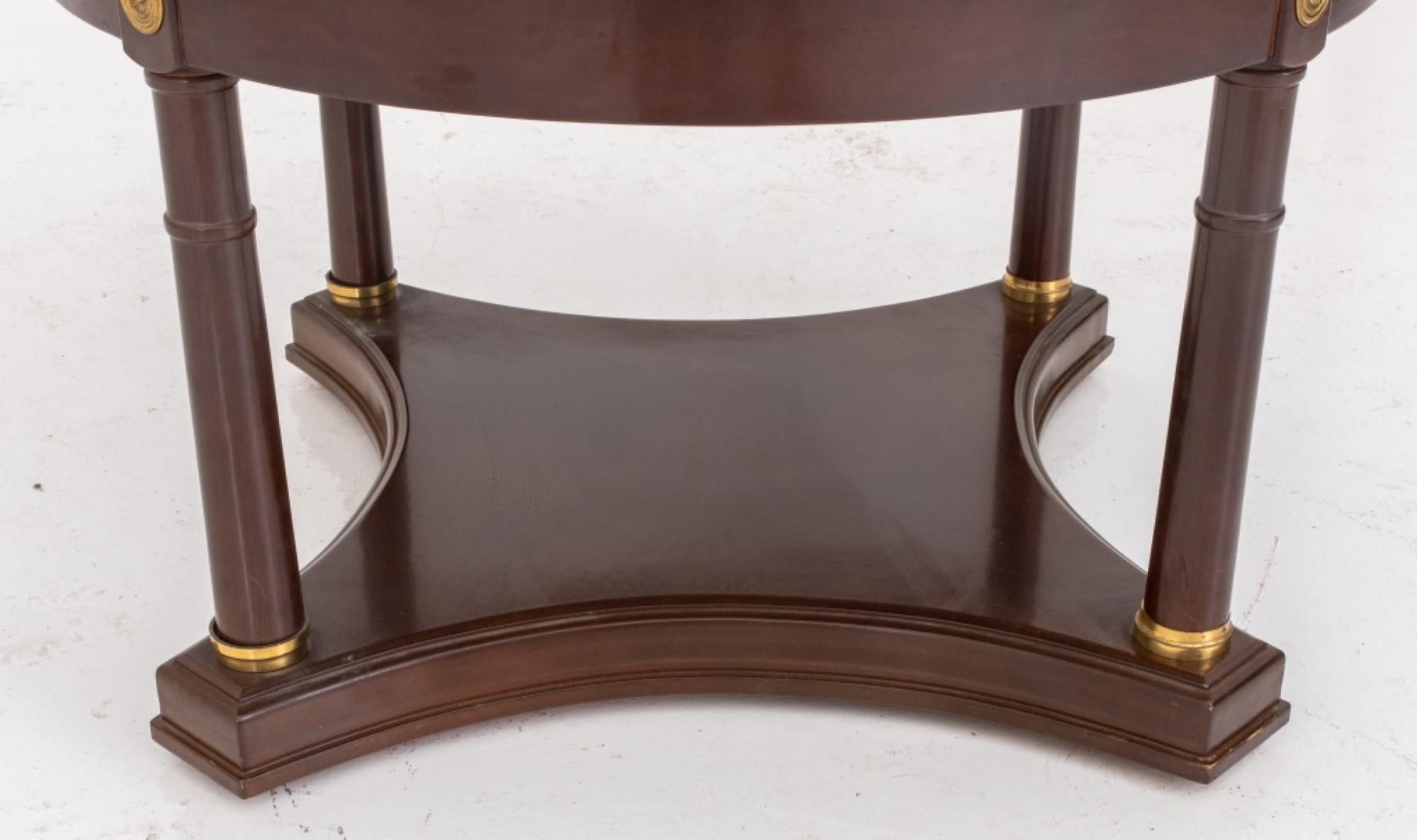 20ième siècle Baker Furniture Attrib Table basse avec plateau en marbre en vente
