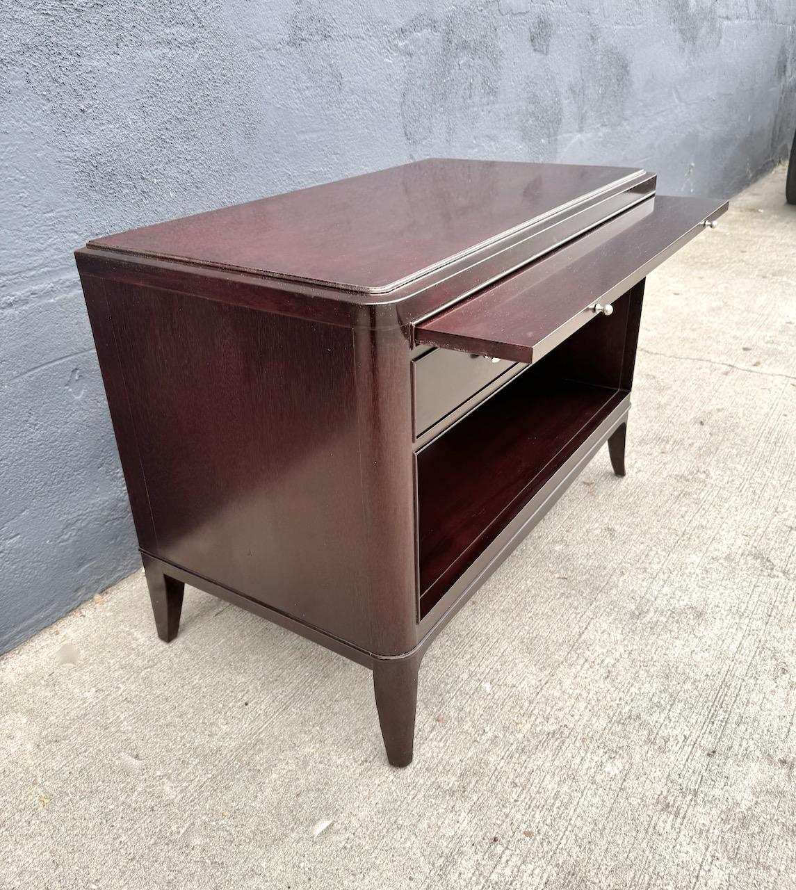 Mueble Baker Mesilla de noche en Bueno estado para la venta en Pasadena, CA