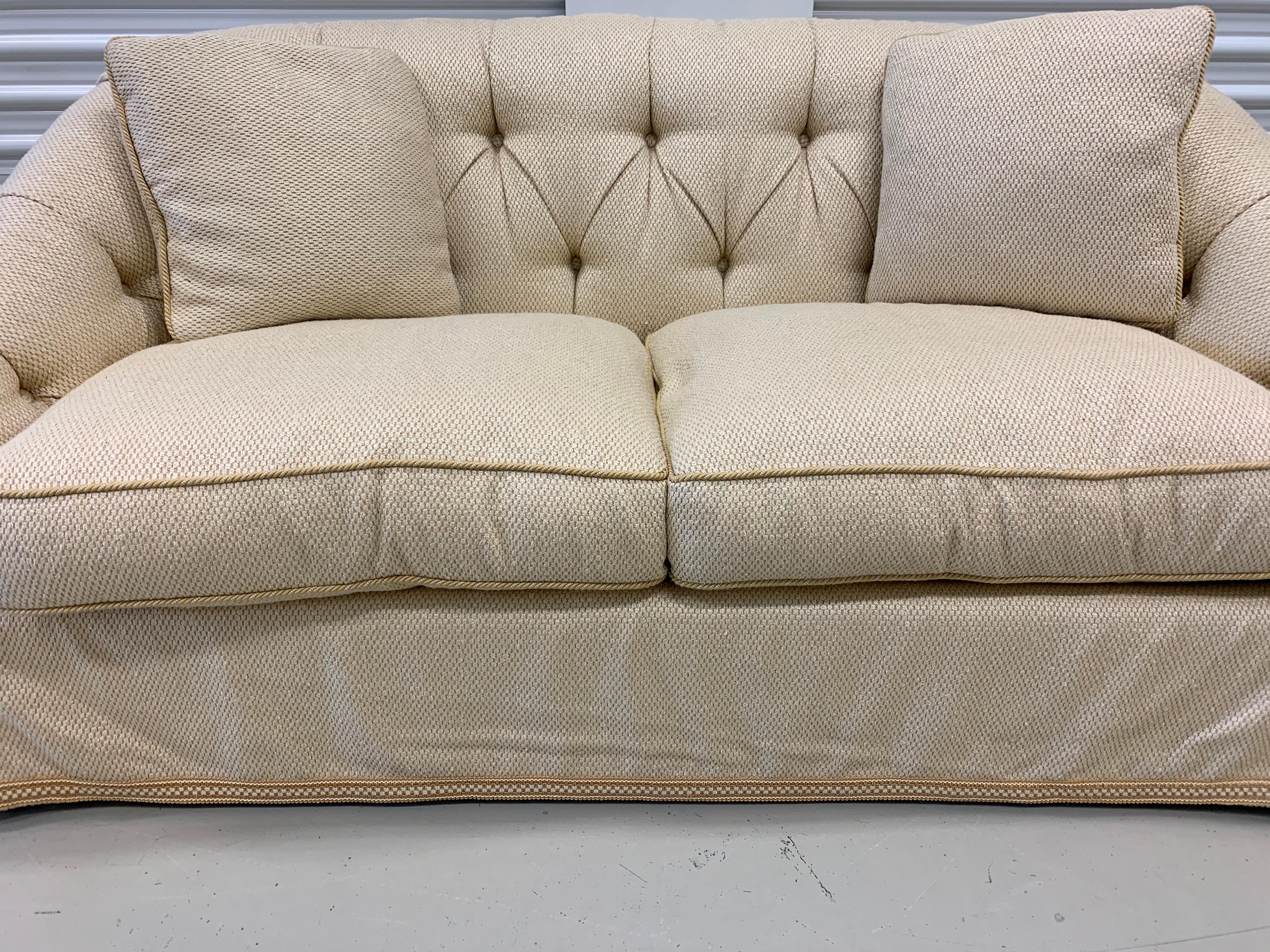 Baker Furniture Beige Tufted Chesterfield Loveseat Sofa In Good Condition In West Hartford, CT