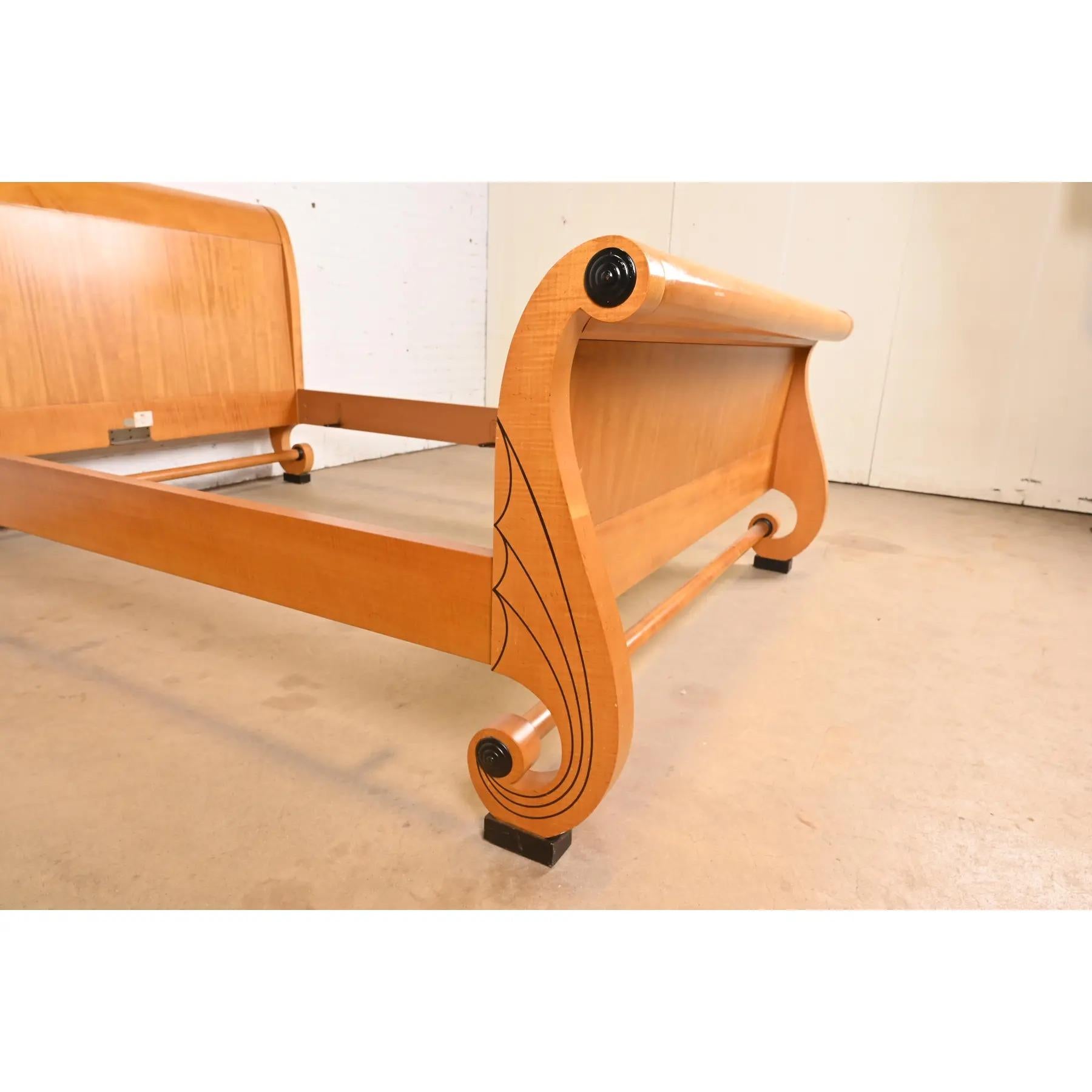 Baker Möbel Biedermeier Primavera und Parcel Ebonized King Size Schlitten Bett im Angebot 3