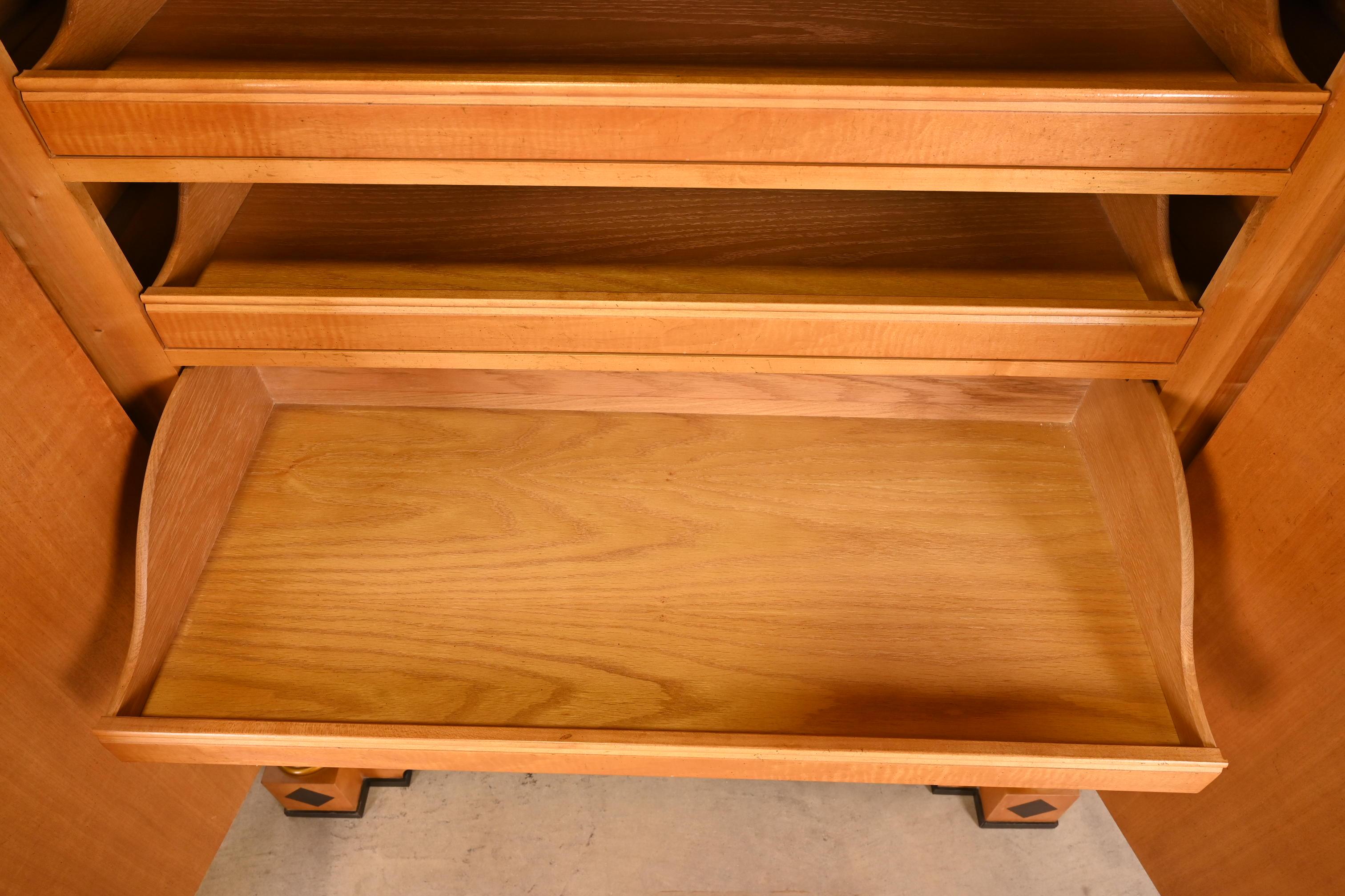 Biedermeier Primavera-Schrank/Kommode aus Holz und ebonisiertem Holz von Baker Furniture (Messing) im Angebot