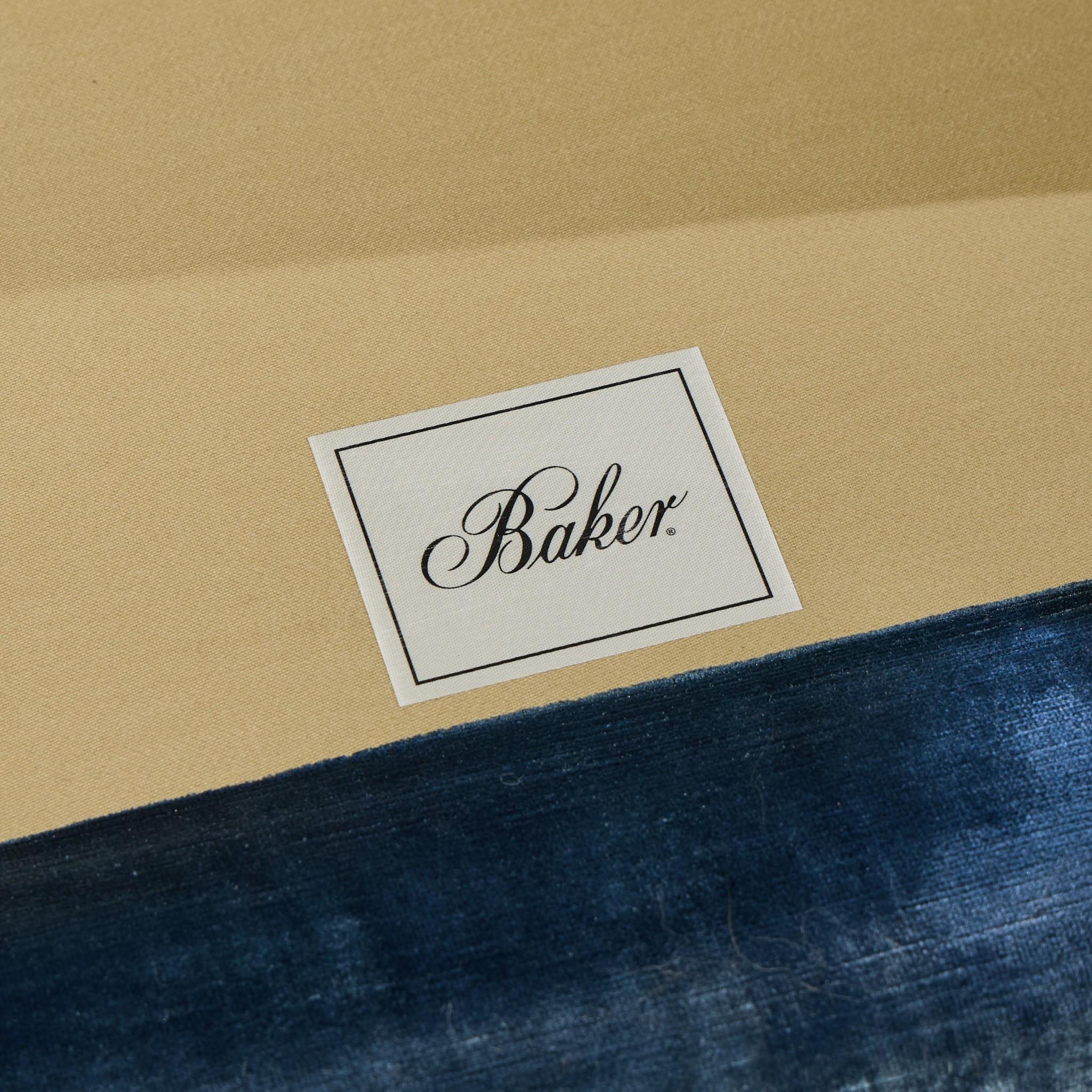 Baker Furniture Sessel aus blauem Samt im Angebot 4