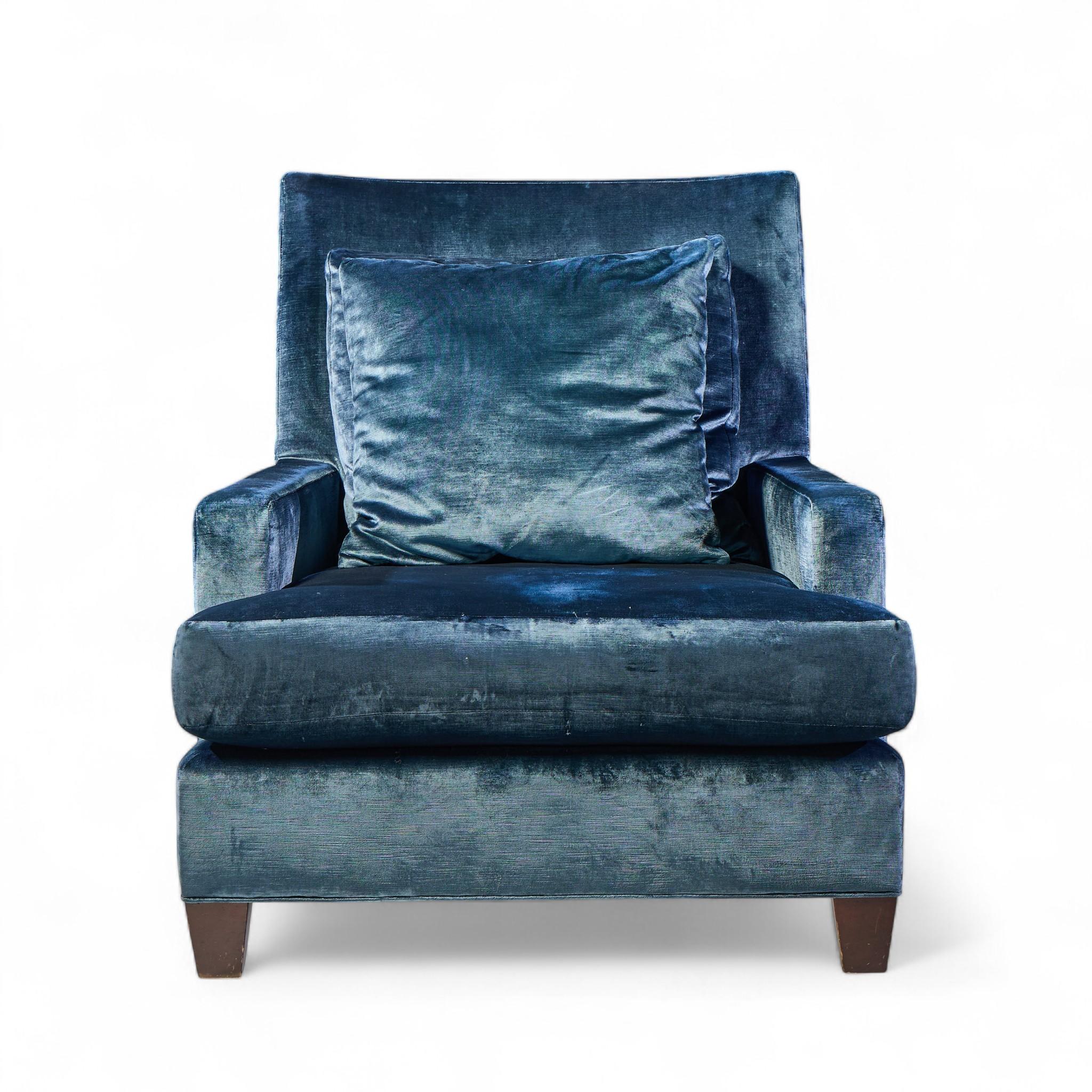 Baker Furniture Sessel aus blauem Samt

Dieser Stuhl misst: 35 breit x 42 tief x 38,75 hoch, mit einer Sitzhöhe von 18 und Armhöhe/Stuhlabstand von 22,25 Zoll

Wir machen unsere Fotos in einem Studio mit kontrollierter Beleuchtung, um so viele