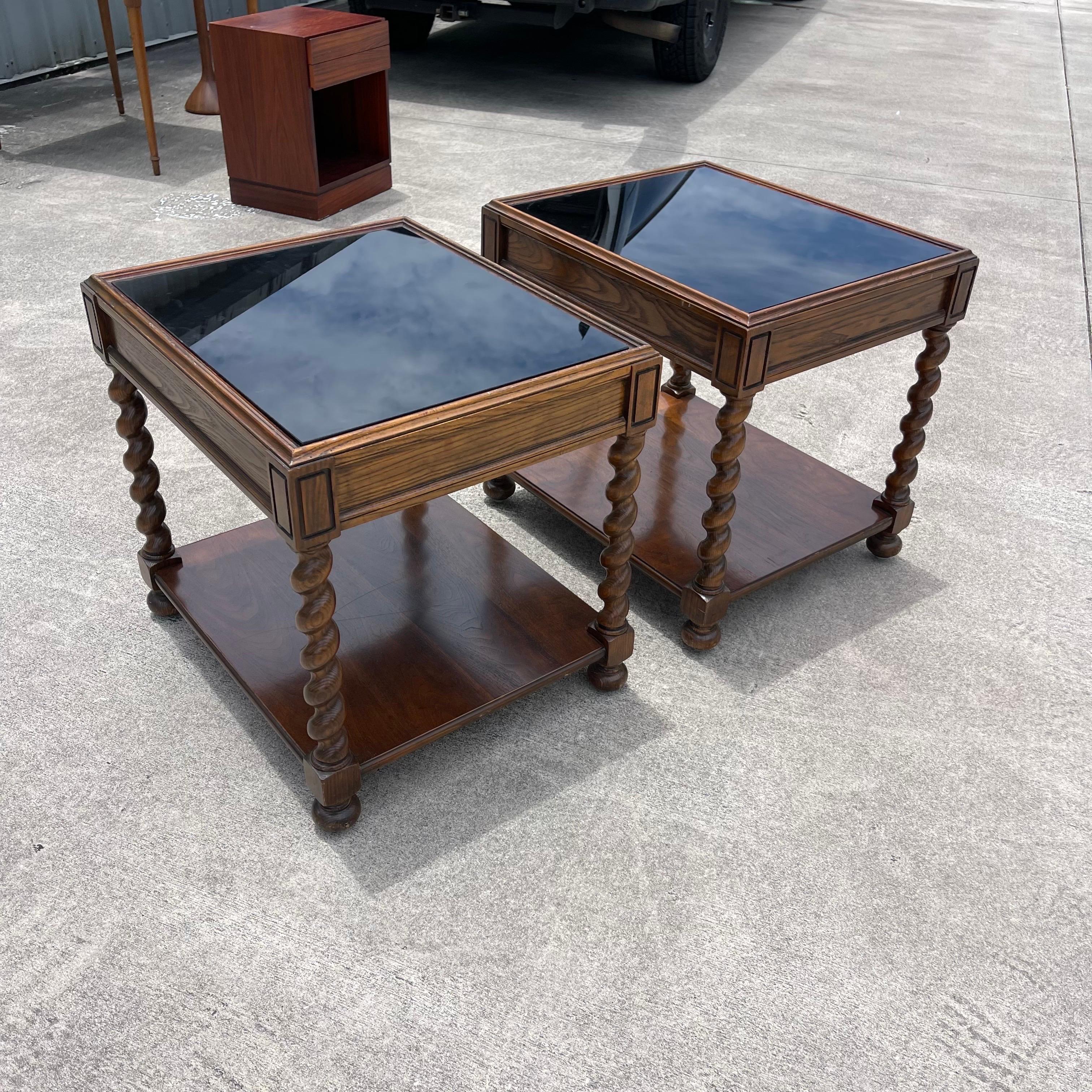 Baker Furniture Tables d'appoint ou tables de nuit Barley Twist en Wood Wood Brown, la paire en vente 9