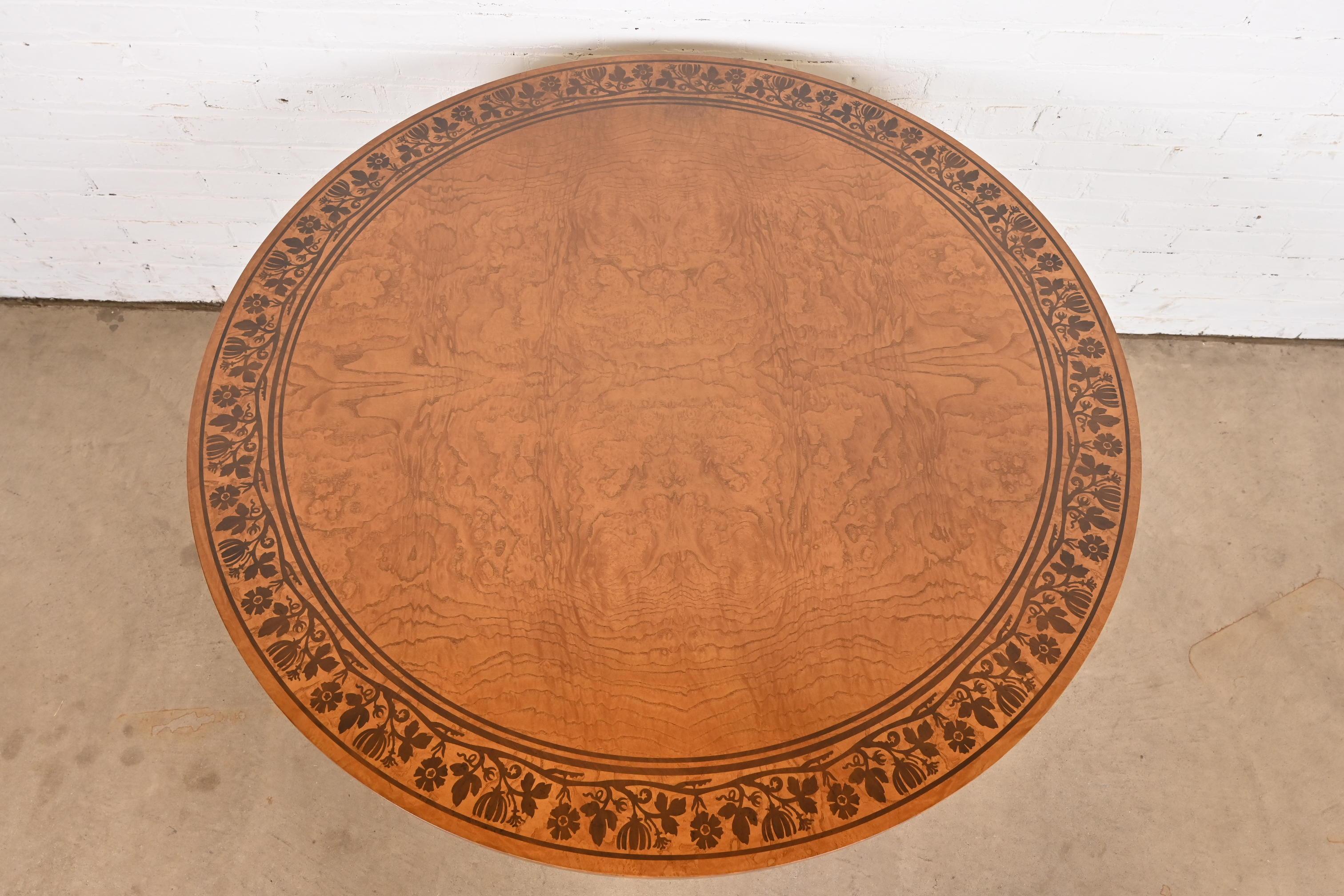Ebano Tavolo da centro Baker Furniture Burl Wood e Parcel Ebonized Regency, restaurato in vendita