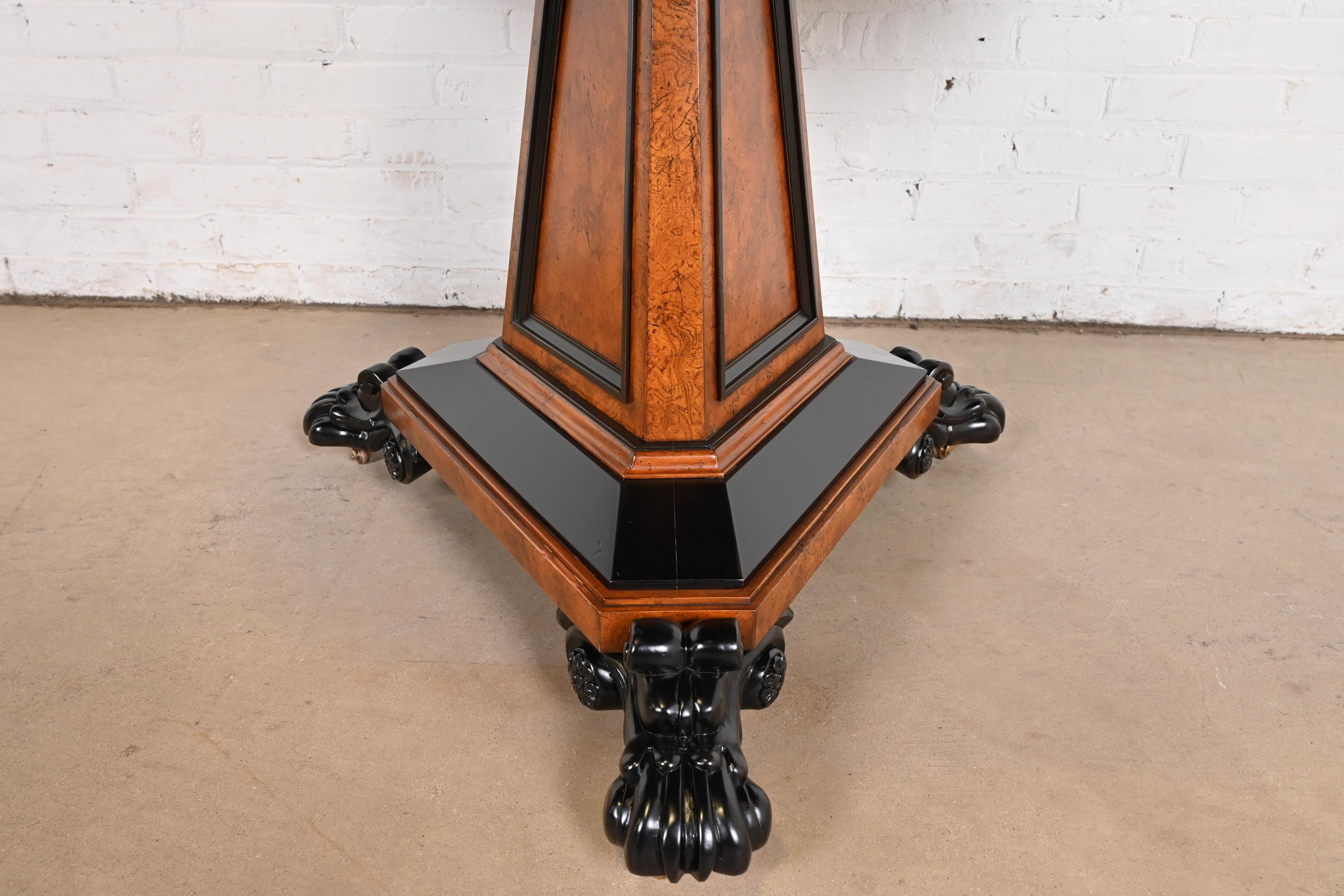 Tavolo da centro Baker Furniture Burl Wood e Parcel Ebonized Regency, restaurato in vendita 3