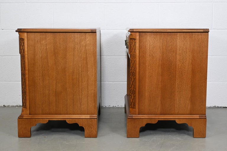 Baker Furniture Burl Wood Chippendale Nightstands, a Pair For Sale 4