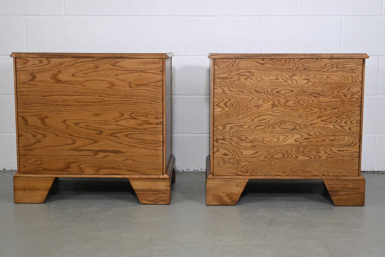 Baker Furniture Burl Wood Chippendale Nightstands, a Pair For Sale 5