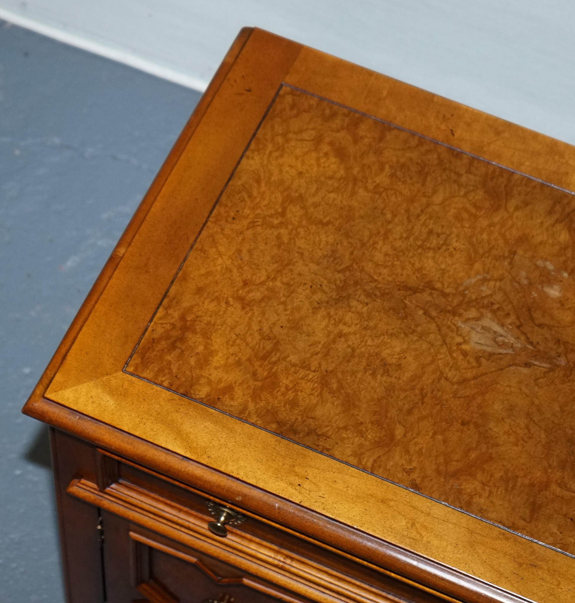 BAKER FURNITURE BURR WALNUT BEDSIDE CABiNET WITH DRAWER AND CARVED DOORS For Sale 3