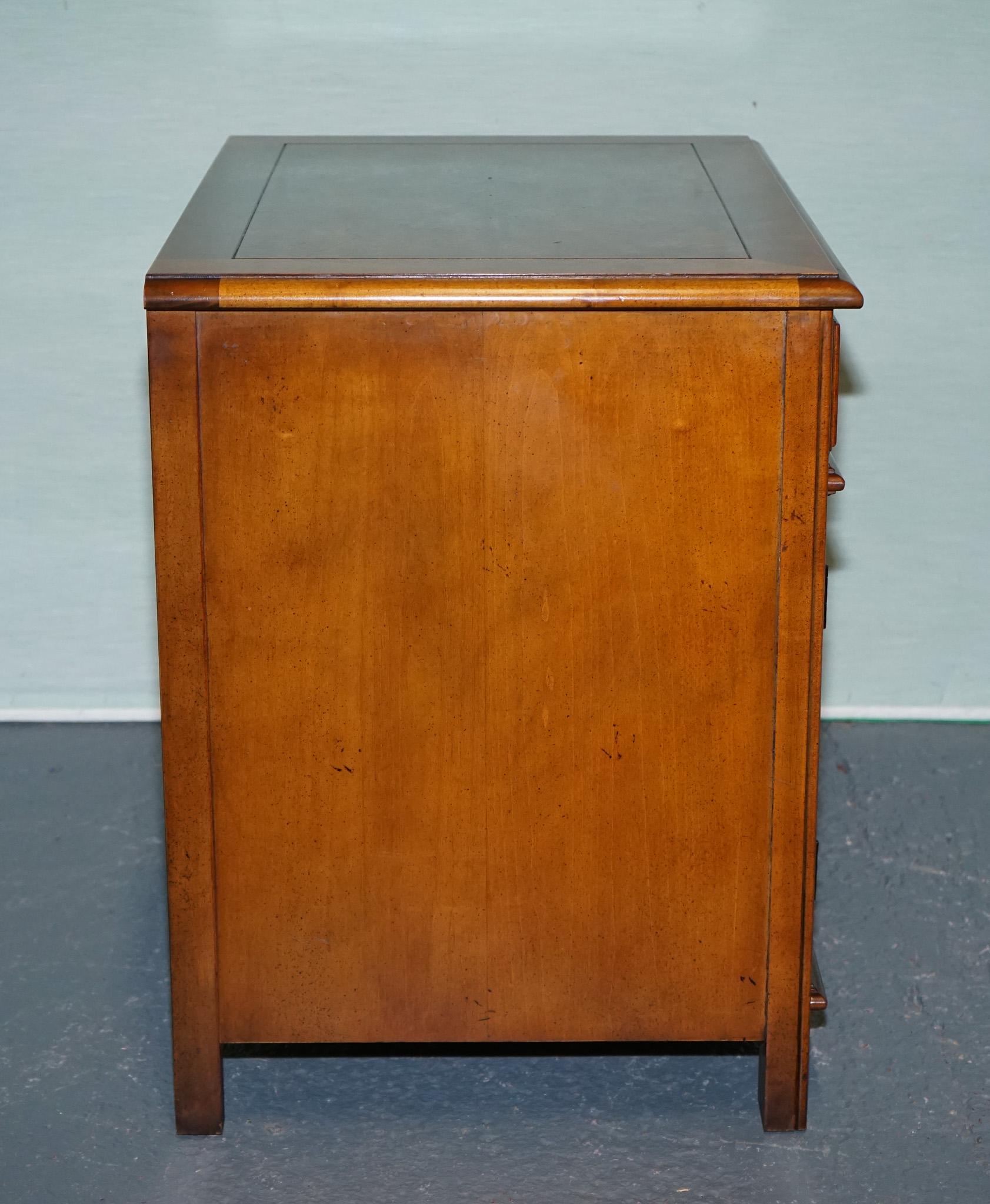 BAKER FURNITURE BURR WALNUT BEDSIDE CABiNET WITH DRAWER AND CARVED DOORS For Sale 5