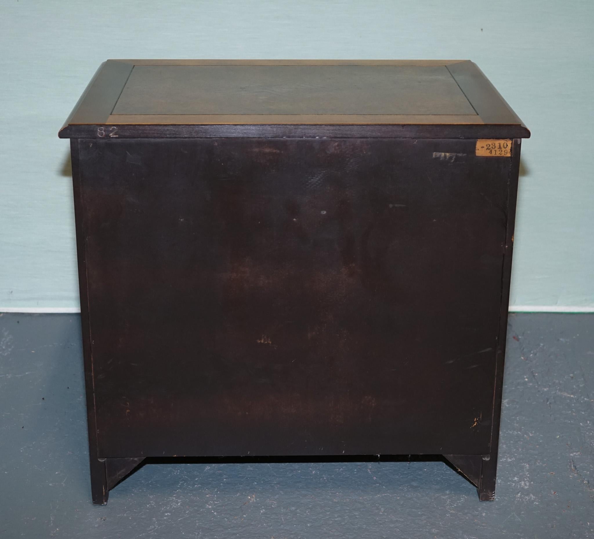 BAKER FURNITURE BURR WALNUT BEDSIDE CABiNET WITH DRAWER AND CARVED DOORS For Sale 7