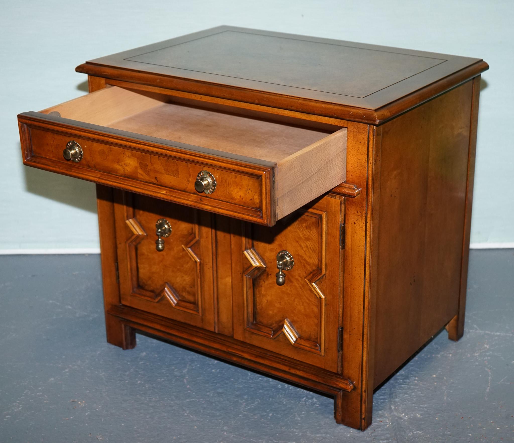 British BAKER FURNITURE BURR WALNUT BEDSIDE CABiNET WITH DRAWER AND CARVED DOORS For Sale