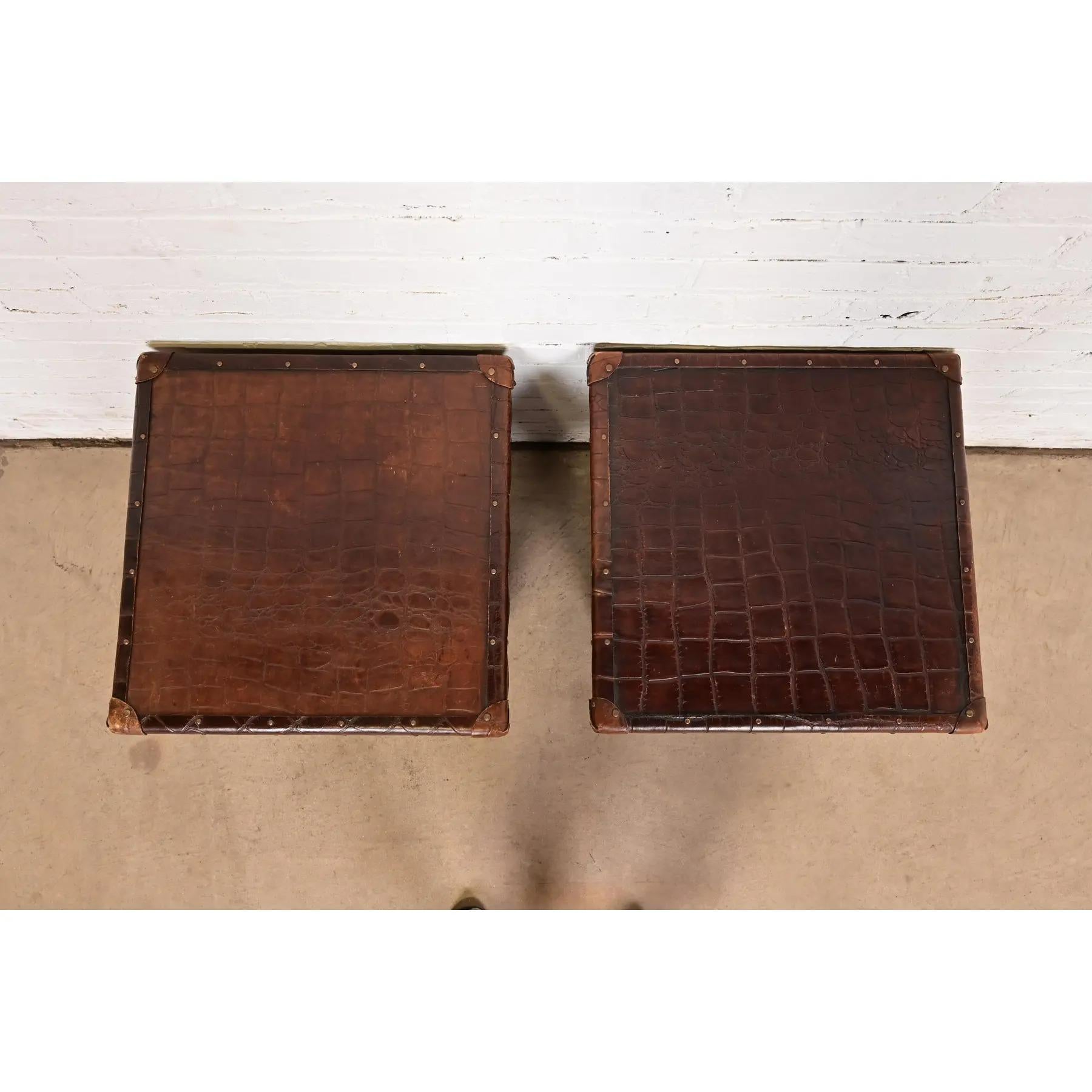 Tables d'appoint en rotin et cuir de Baker Furniture Campaigner, paire en vente 2