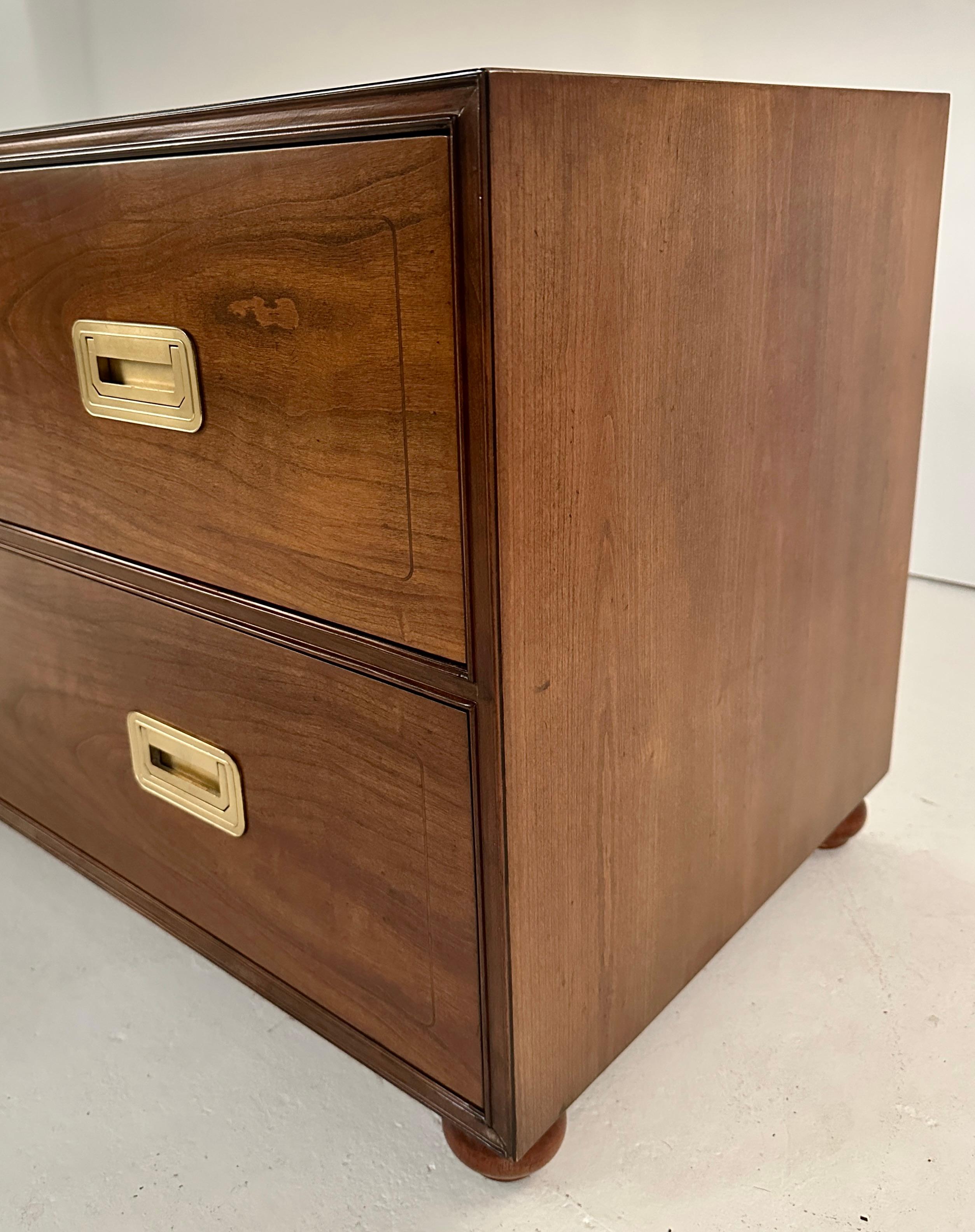 Cassapanca bassa in stile Campaigner di Baker Furniture in vendita 2